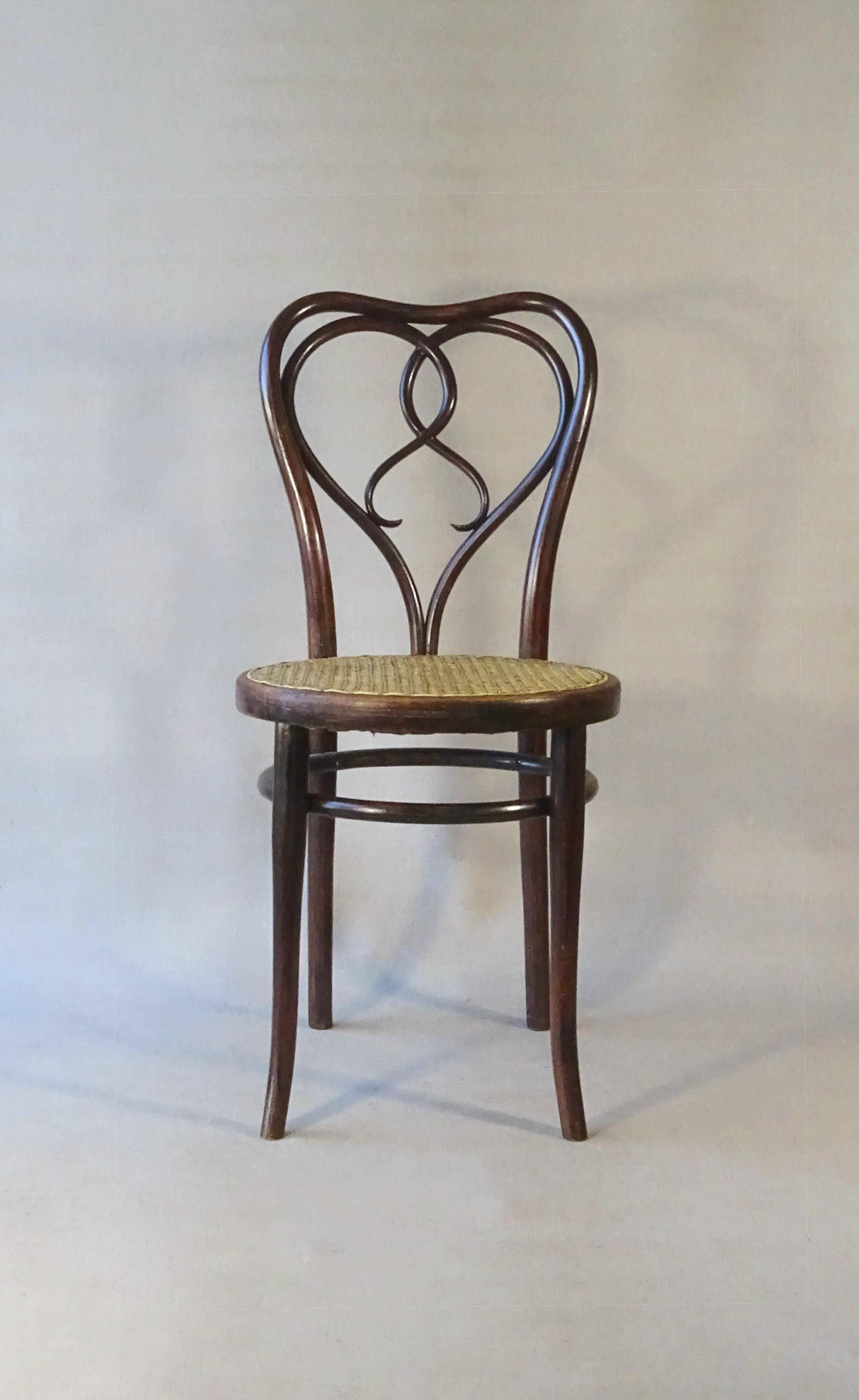 Two Thonet chairs No. 561 from the USA catalogue. Around 1925.