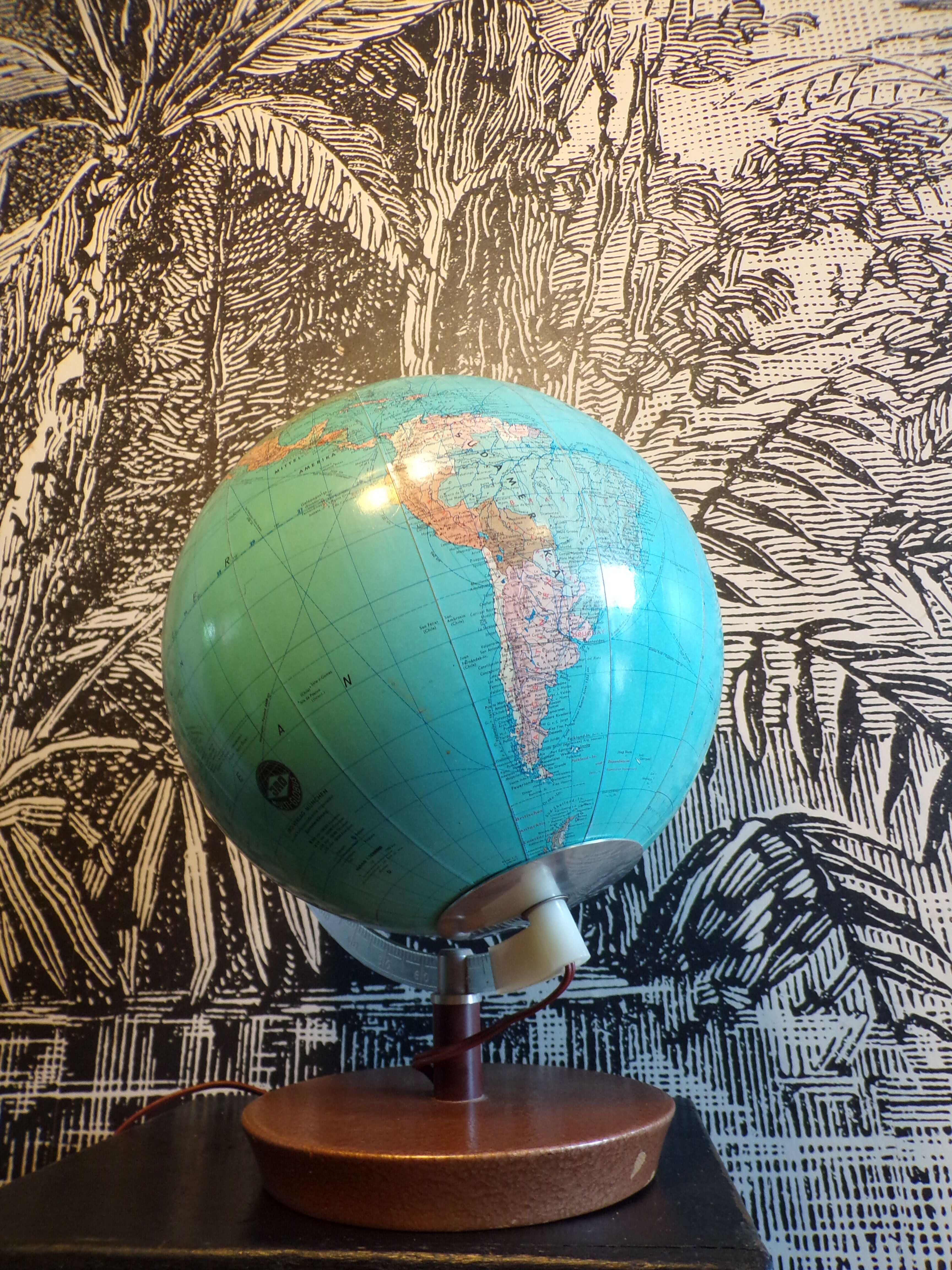 Vintage luminous globe