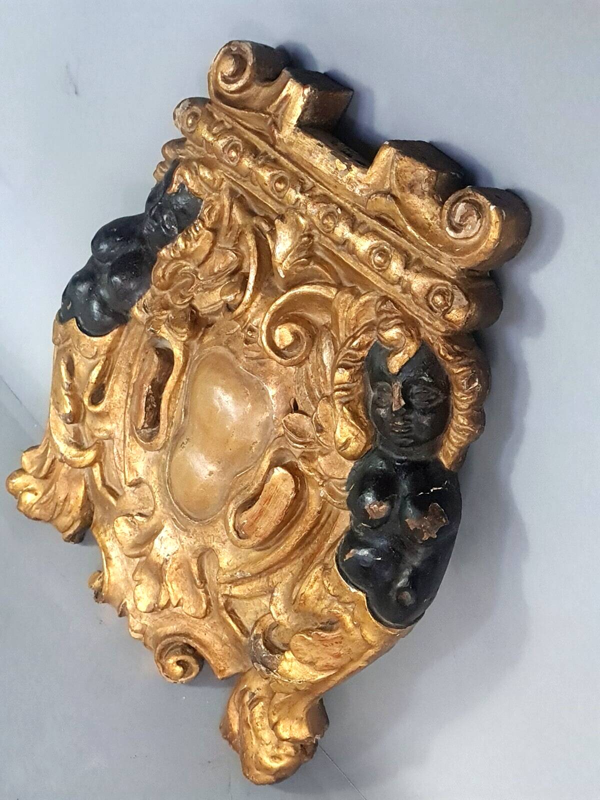 18th century carved wooden element, a cartouche surrounded by two women C478