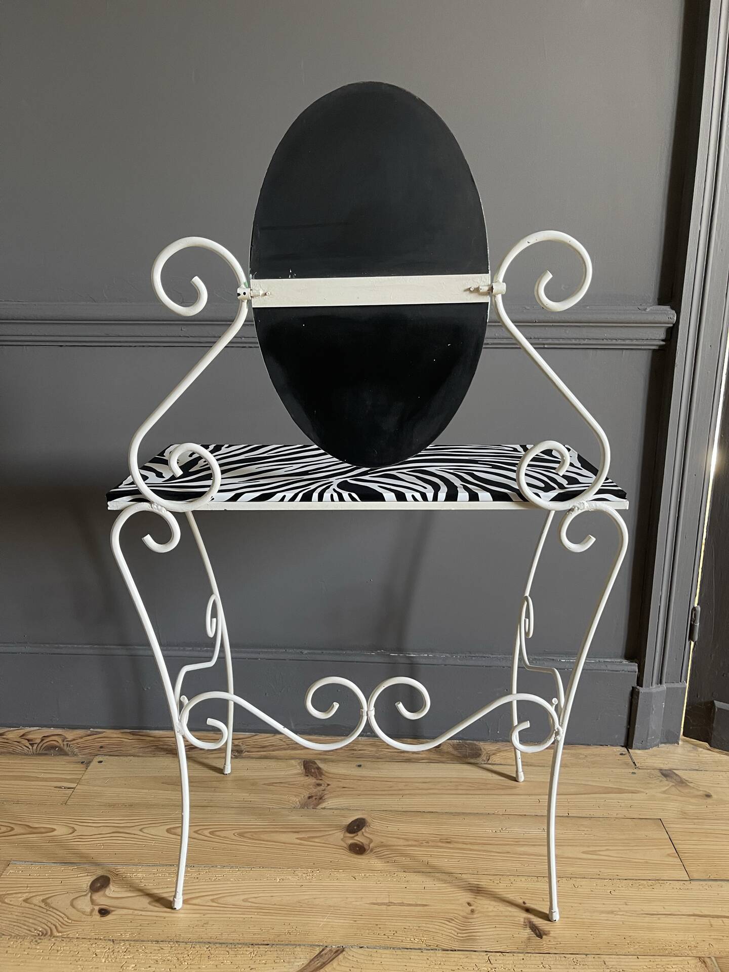 Coiffeuse en fer des années 50