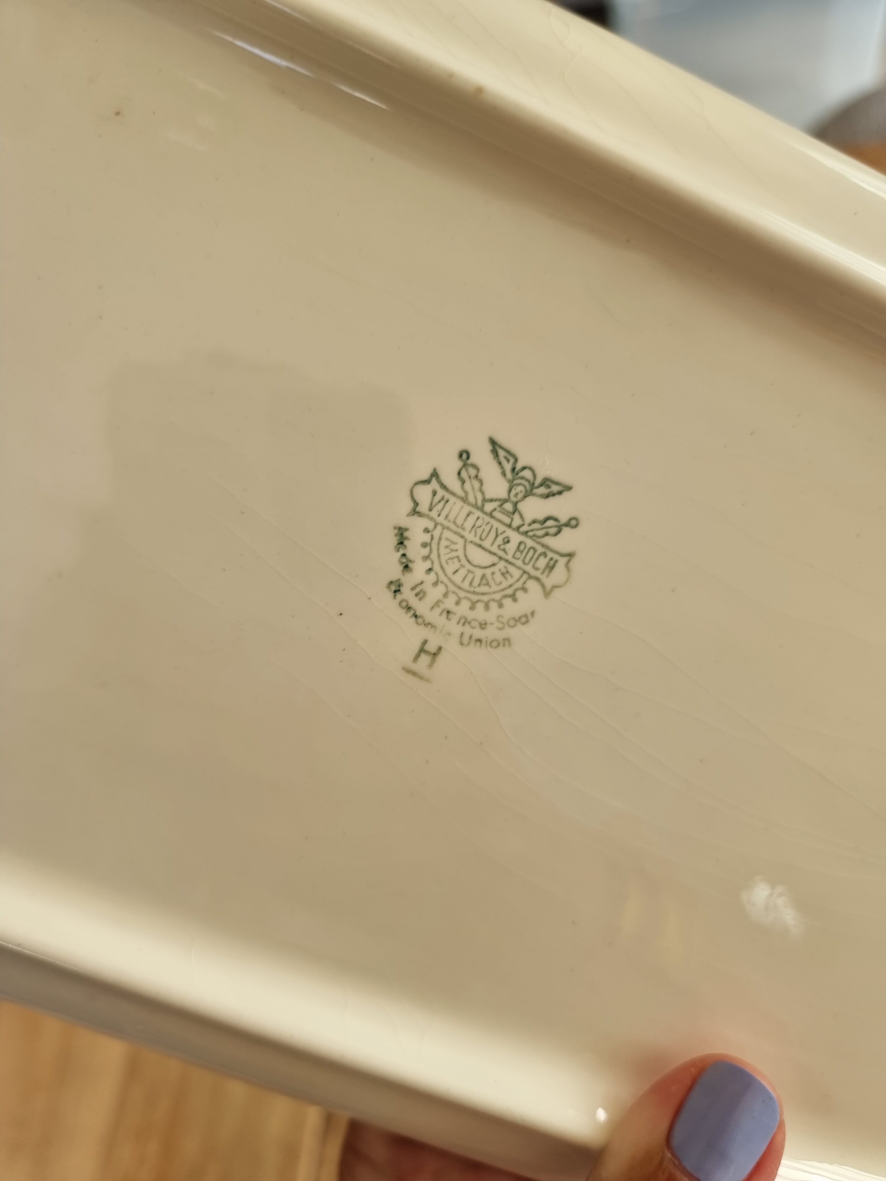 Set of 2 vintage cake dishes