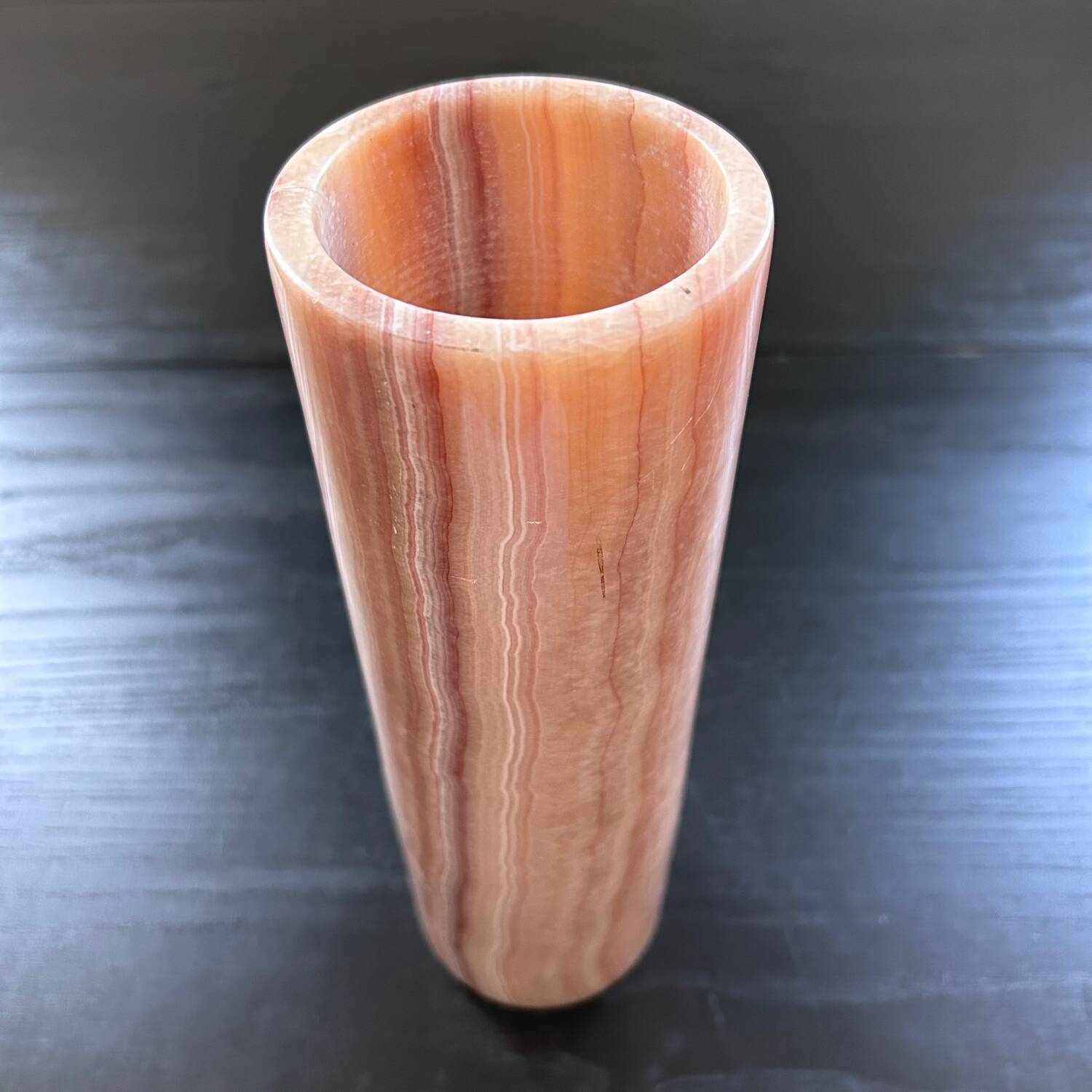Large onyx roller vase