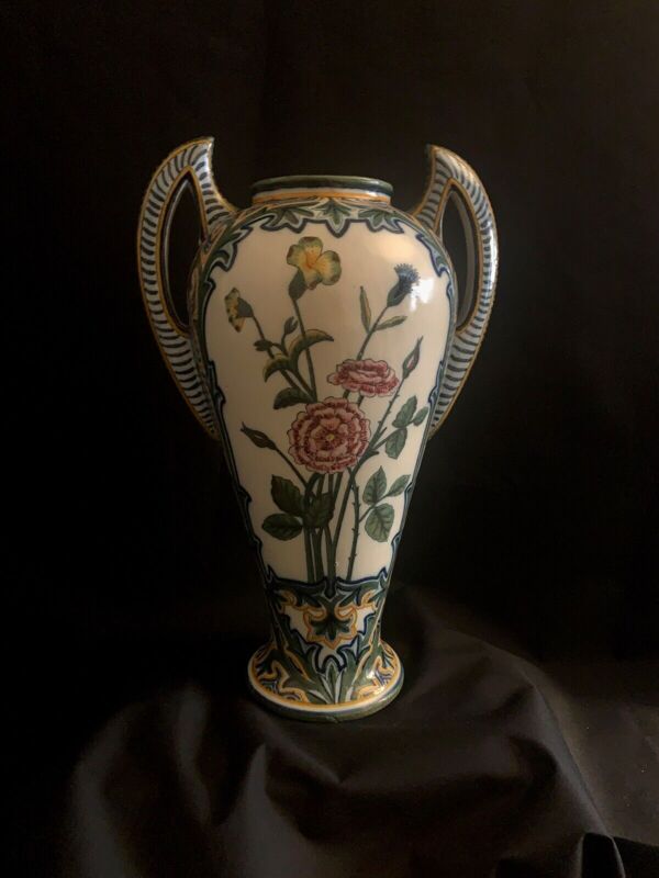 Vase Henriot Quimper, Signé HR, circa 1904-1922, numéroté 13, bretons, fleurs