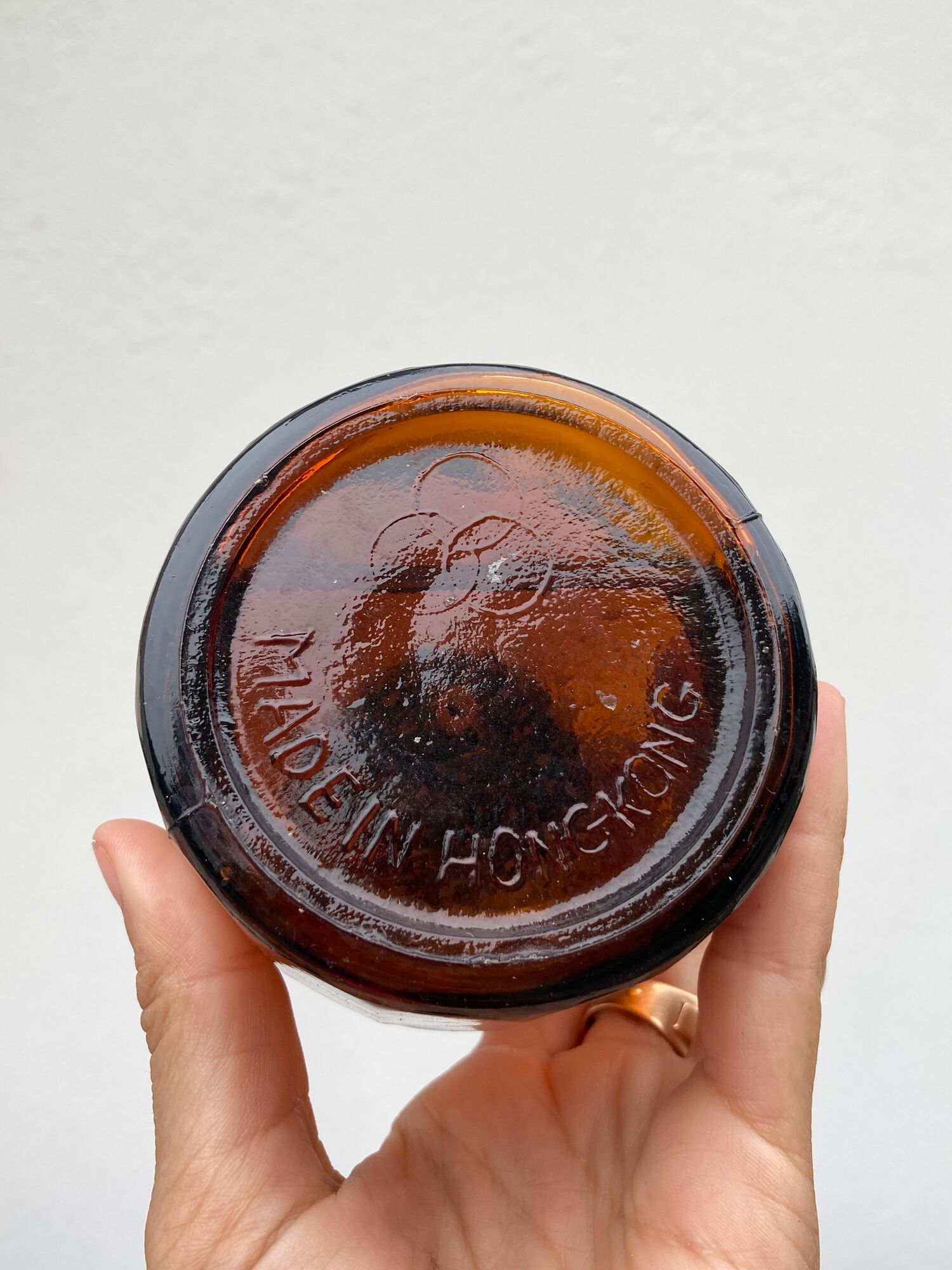 Hong Kong brown glass sprayer / bottle