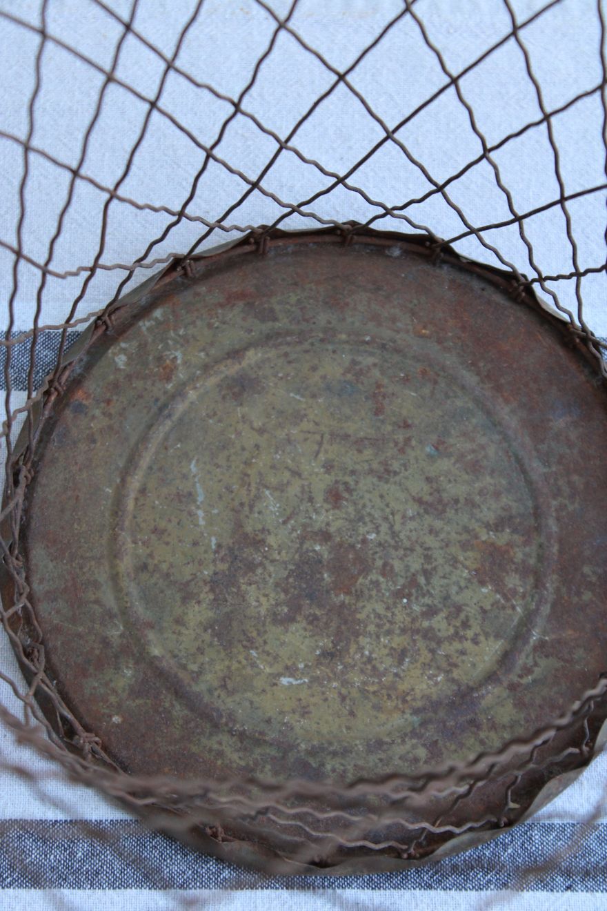 Metal wastepaper basket