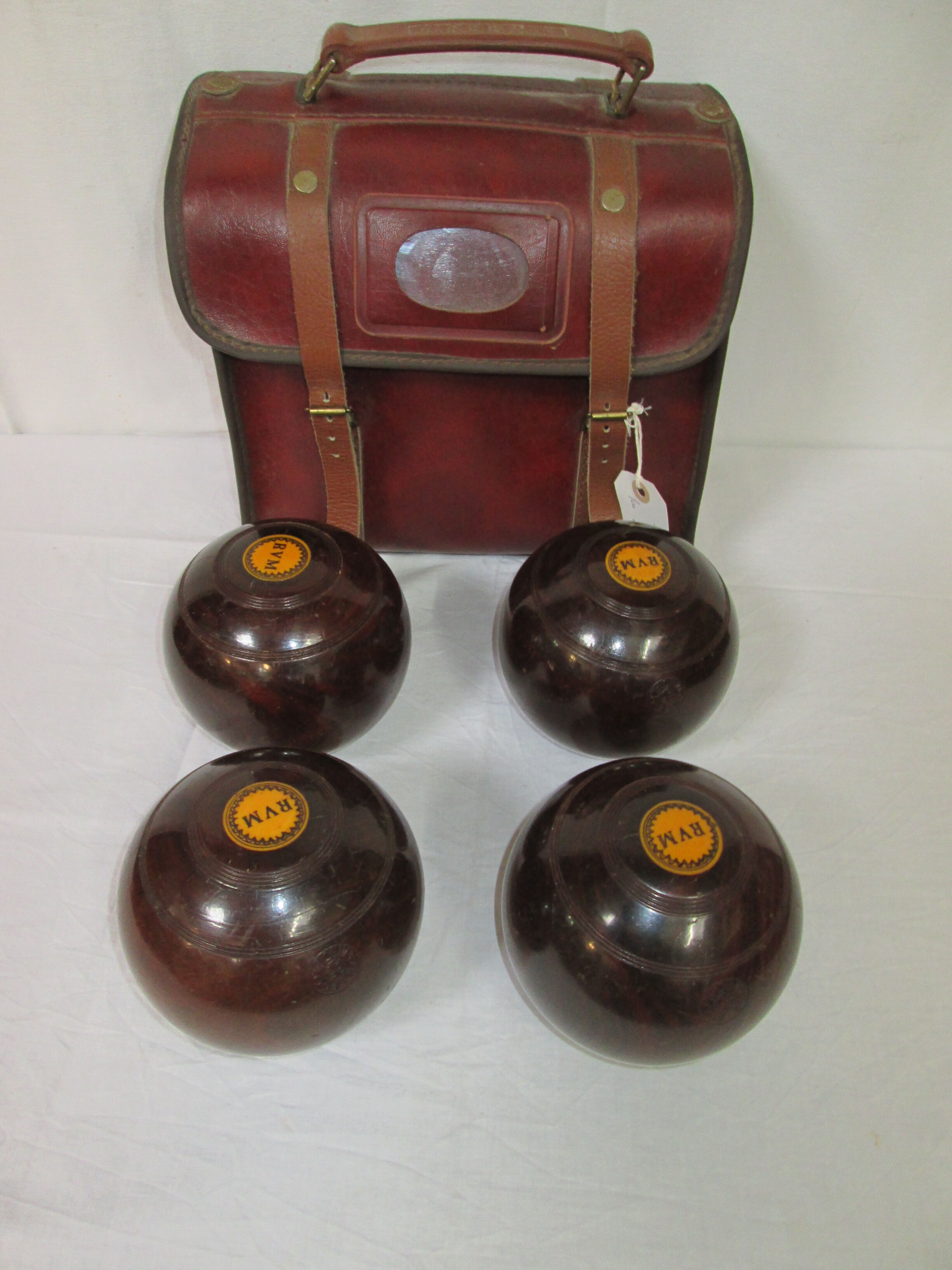 Lawn bowls game