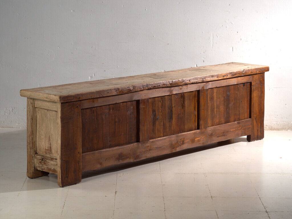 Antique polychrome carved low cabinet in pine – Xinjiang, circa 1900