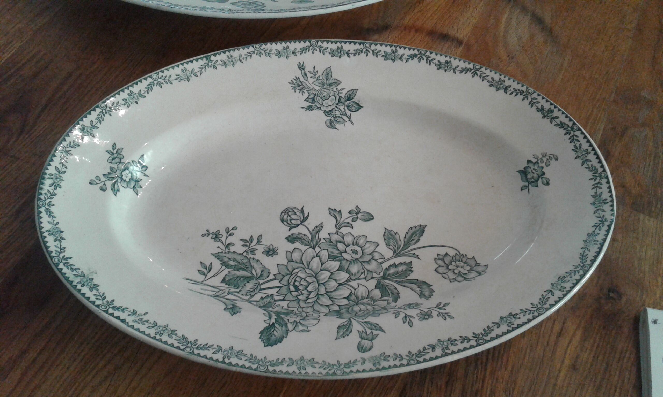 2 large oval dishes
