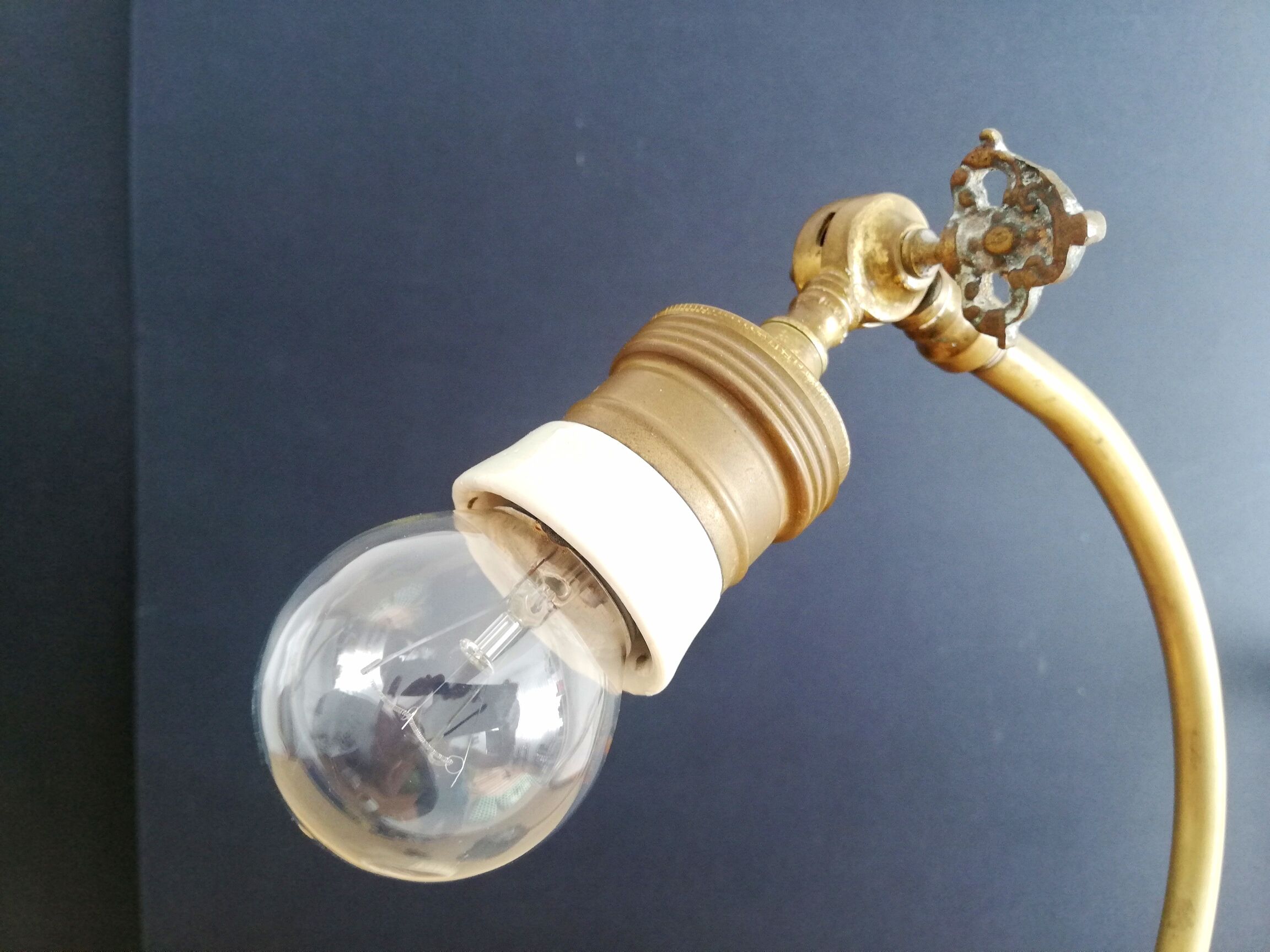 Antique Art Nouveau swan neck table lamp in brass