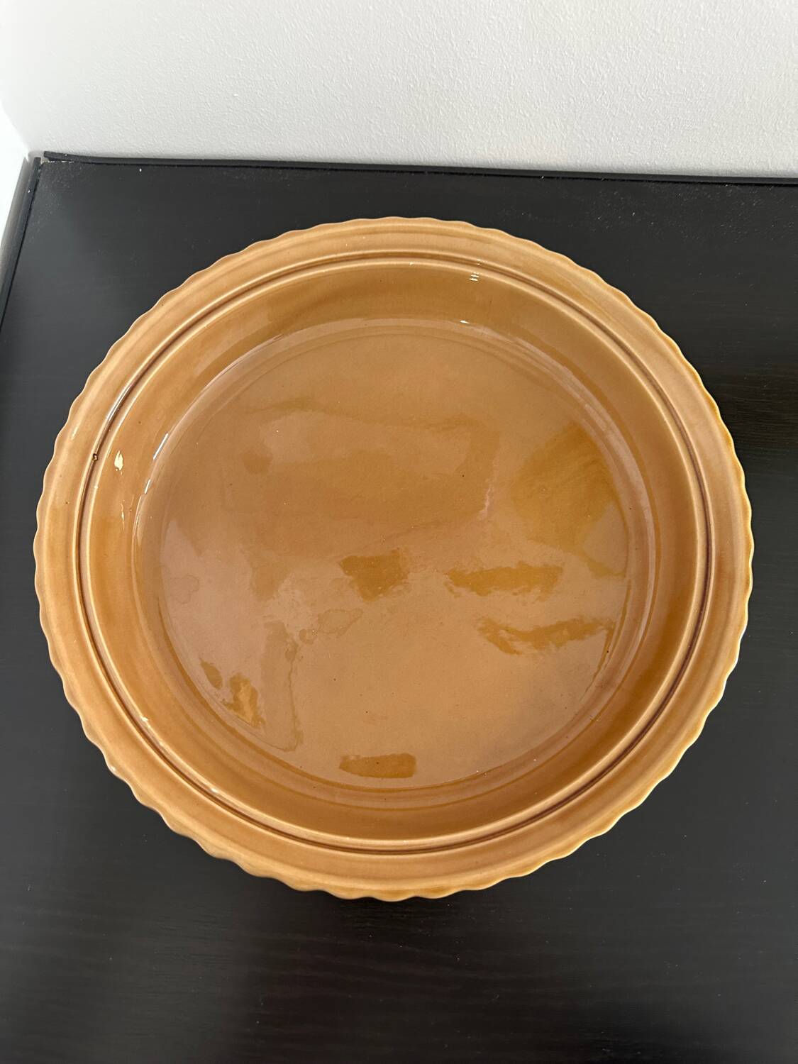 Barbotine pear tart dish