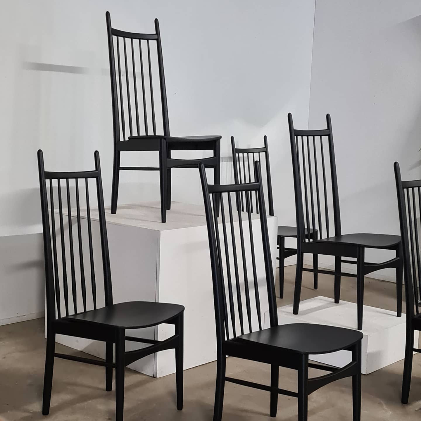 Set de 8 chaises nordiques années 60 haut dossier