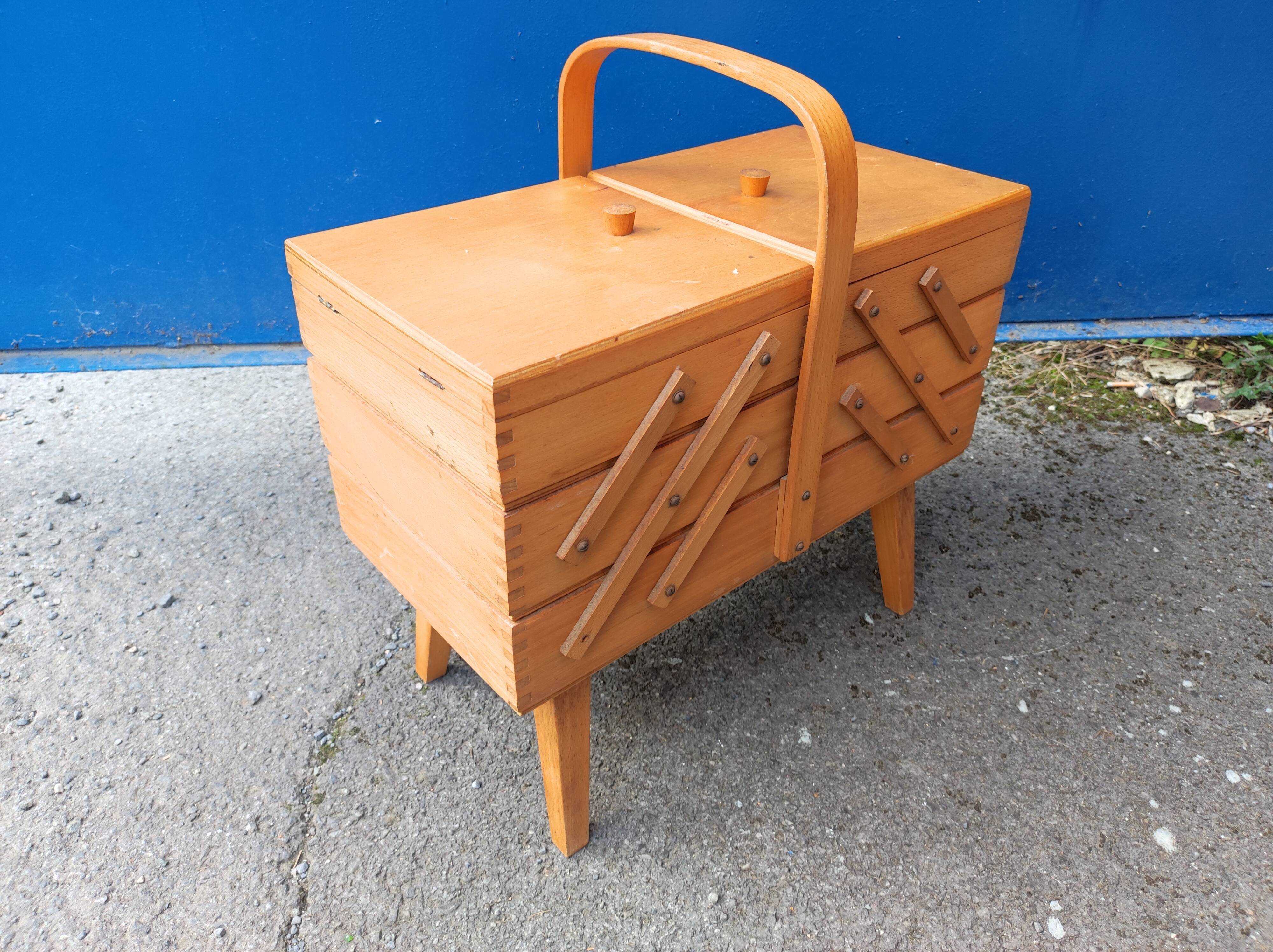 Sewing box accordion worker wood
