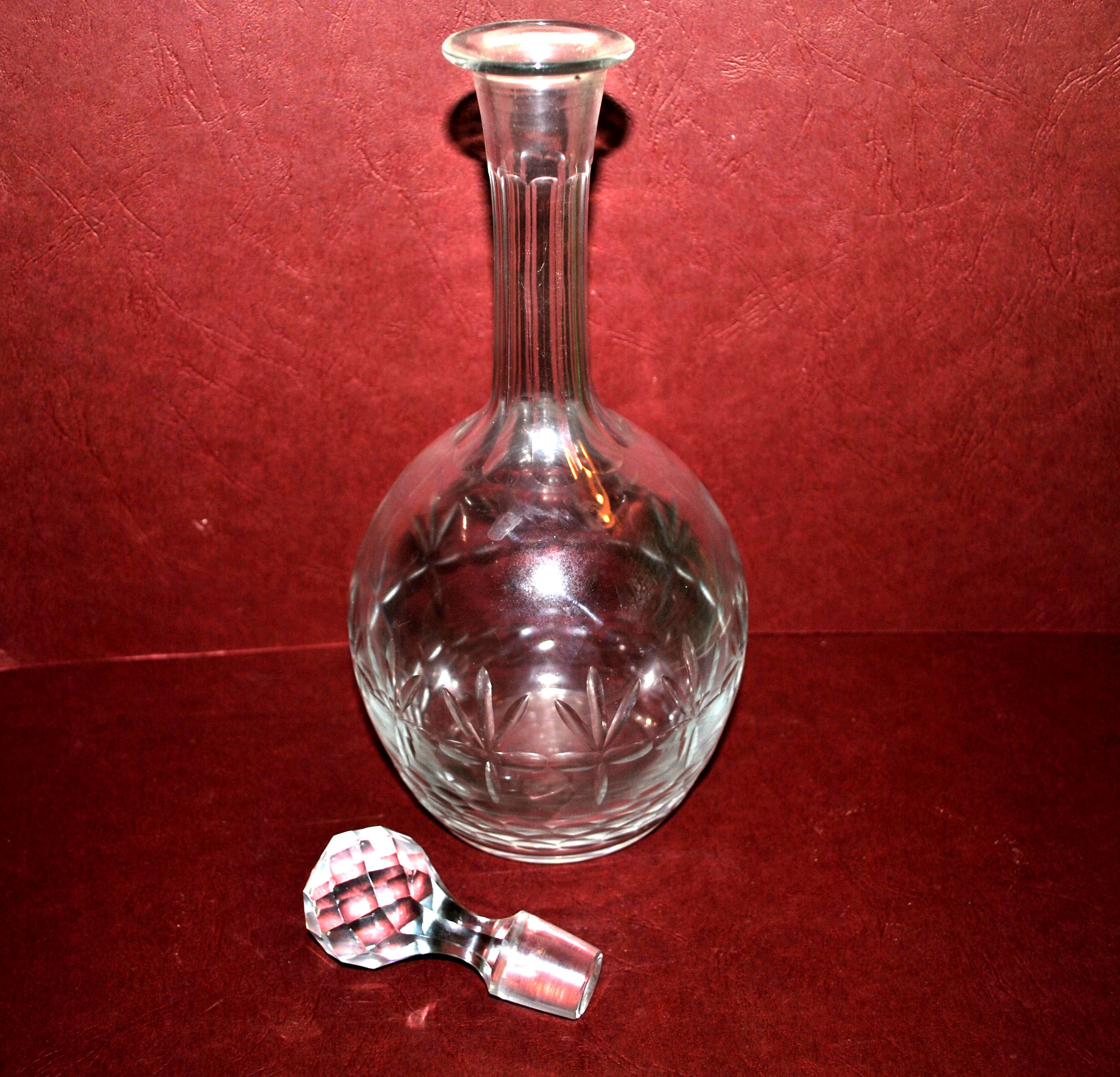 Vintage crystal decanter cut from star bevels and rice grains 1920-1930 bistrot