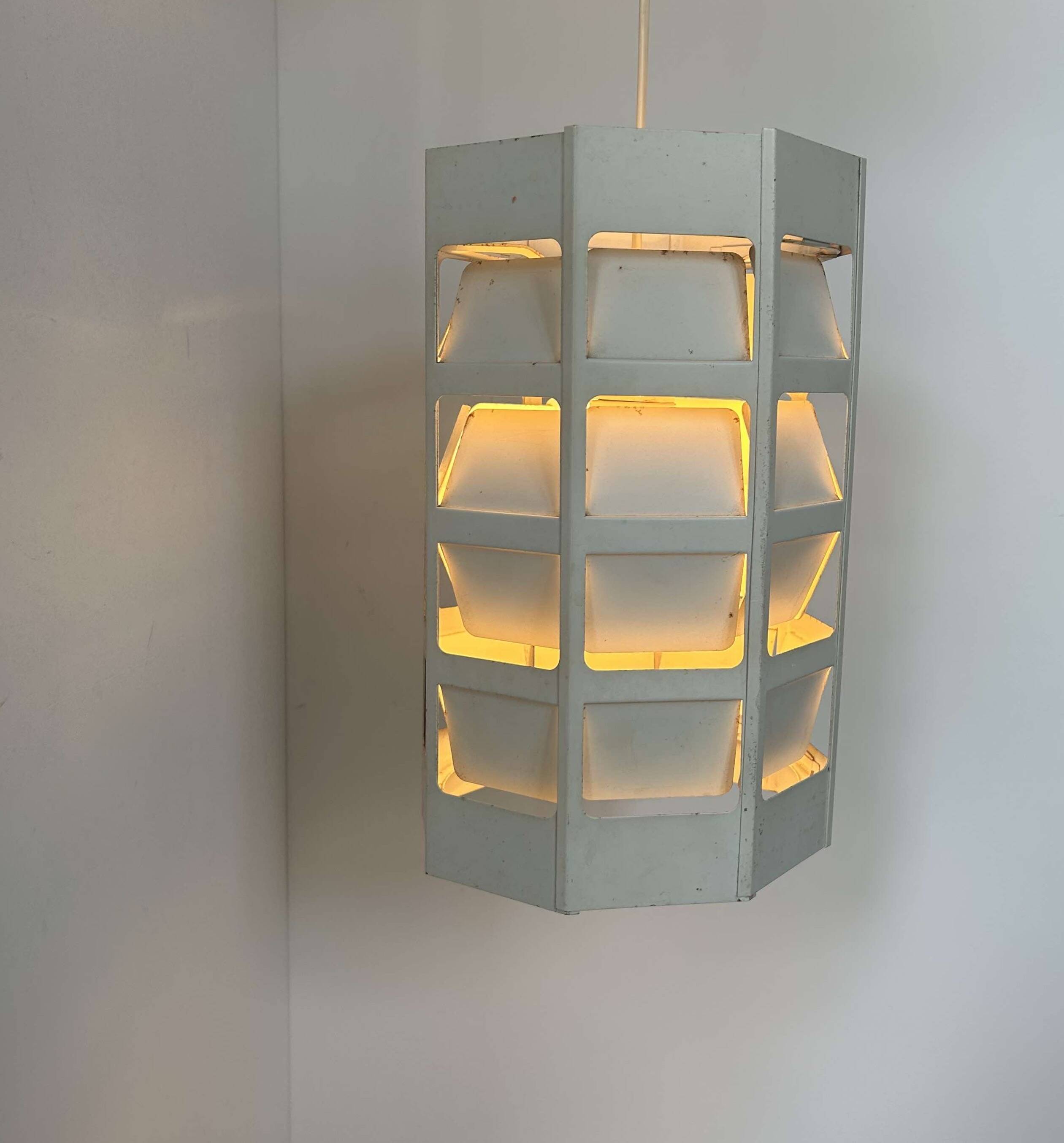 Vintage pendant light by Poul Gernes, matt white lacquered metal, by Poulsen Denmark 1960.