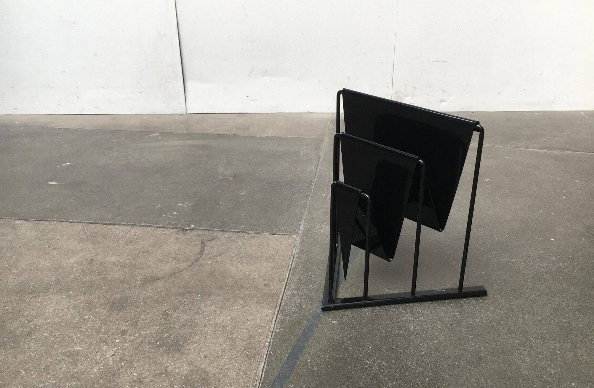 Postmodern vintage magazine rack by Markus Börgens for D-Tec, 1980s.