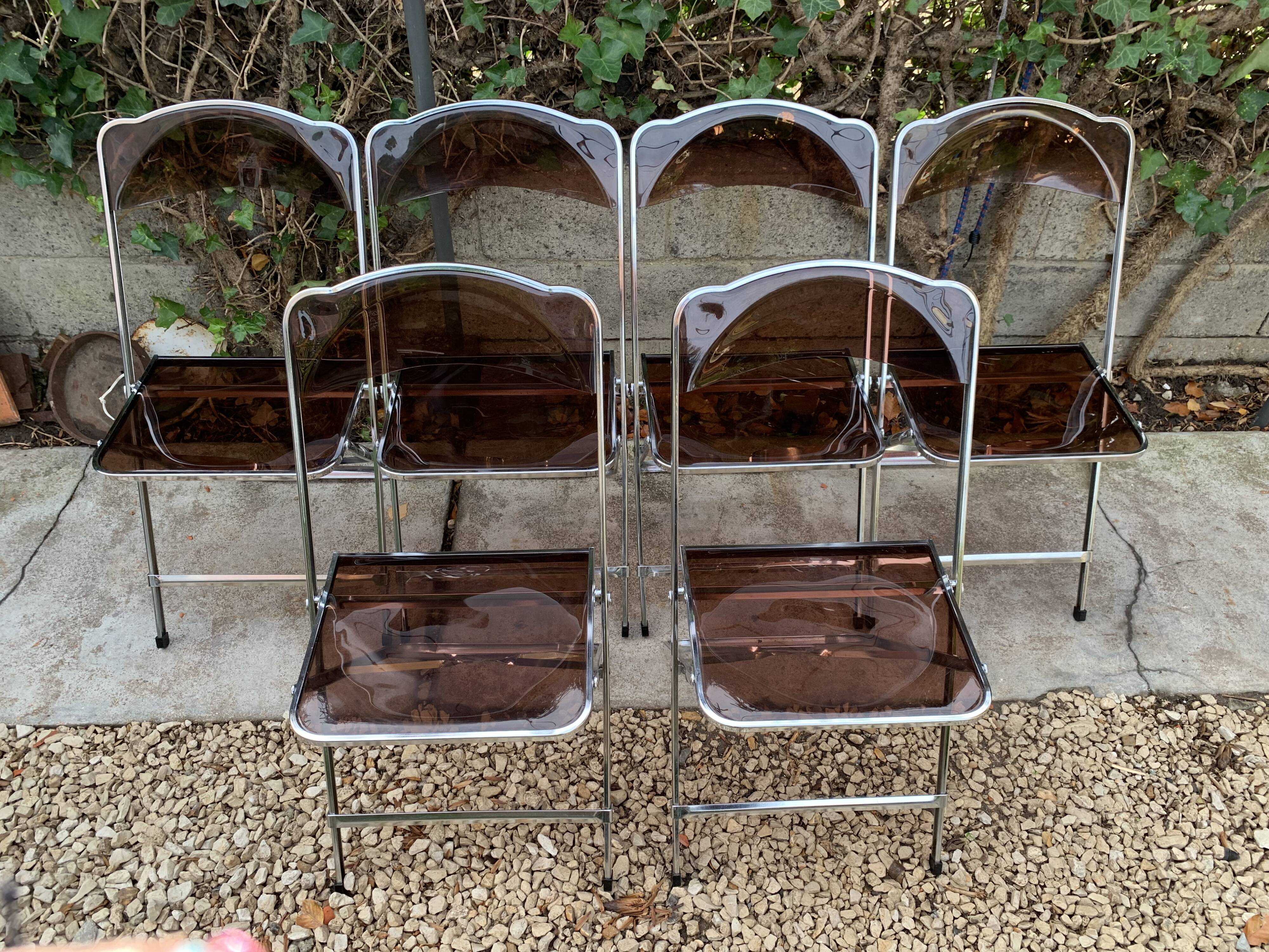 6 chaises pliantes en Plexiglas fumé et métal chrome Chaisor 1970