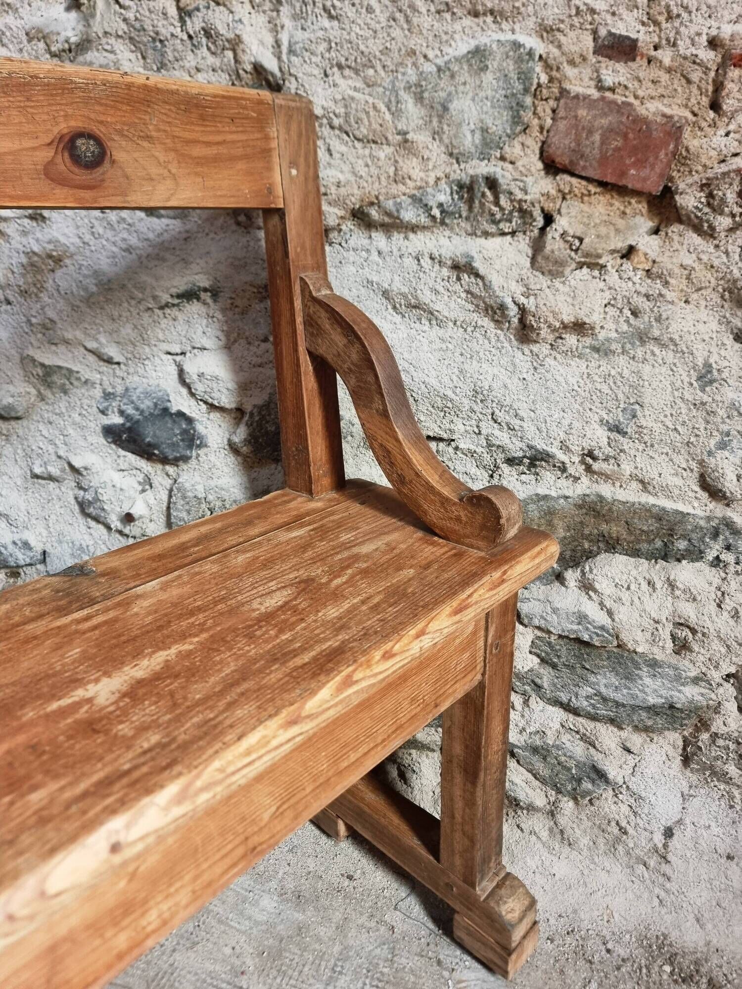 Grand banc ancien en bois avec dossier – fin XIXe siècle, pin et chêne