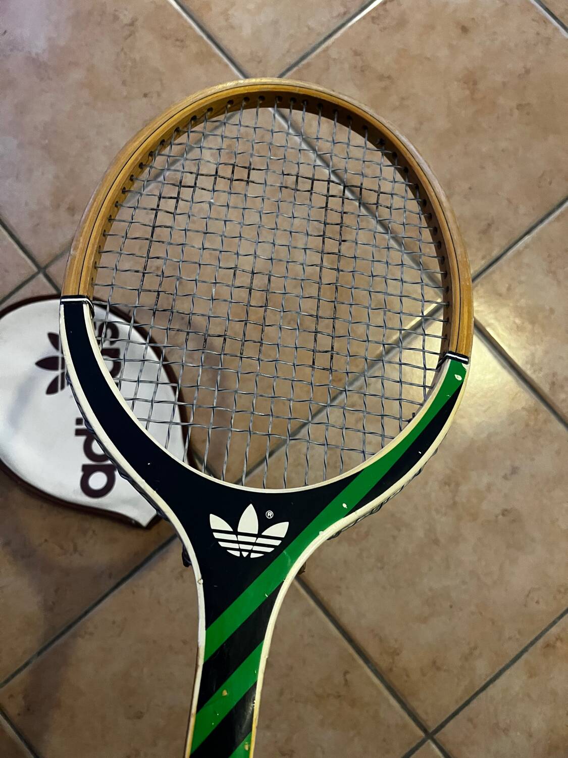 Ancienne Raquette de Tennis Adidas ADS 030 + Pochette de Protection –