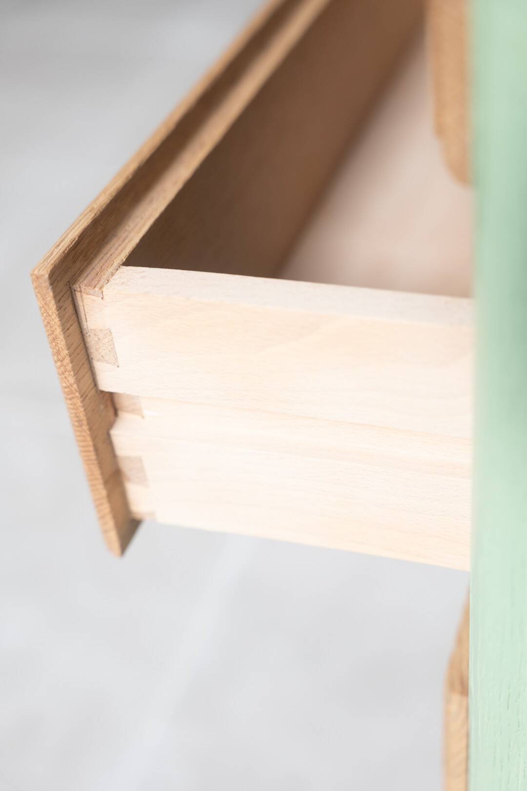 Small green Parisian chest of drawers with 3 drawers in semi-solid oak