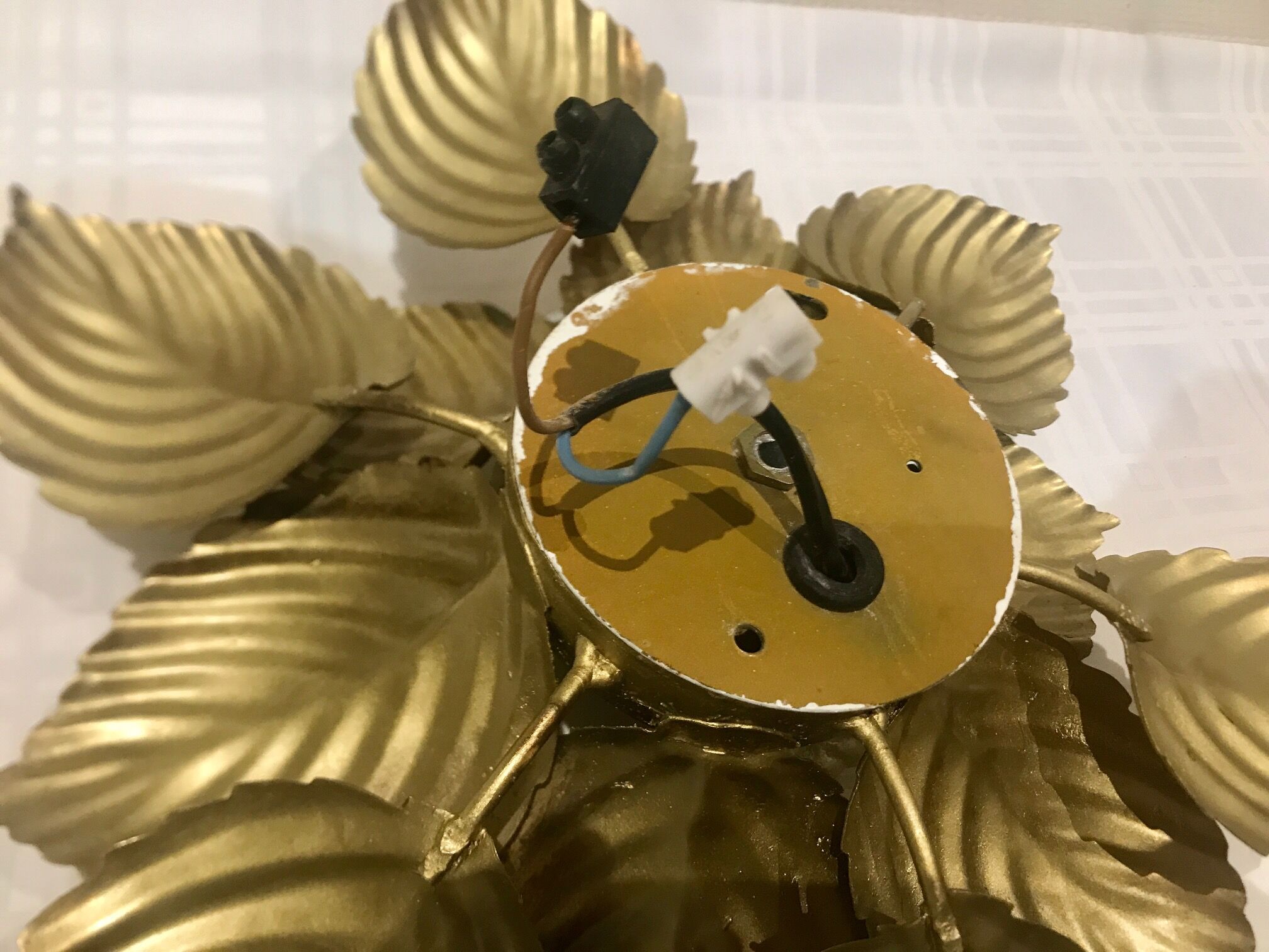 Wall lamp or ceiling lamp golden flower