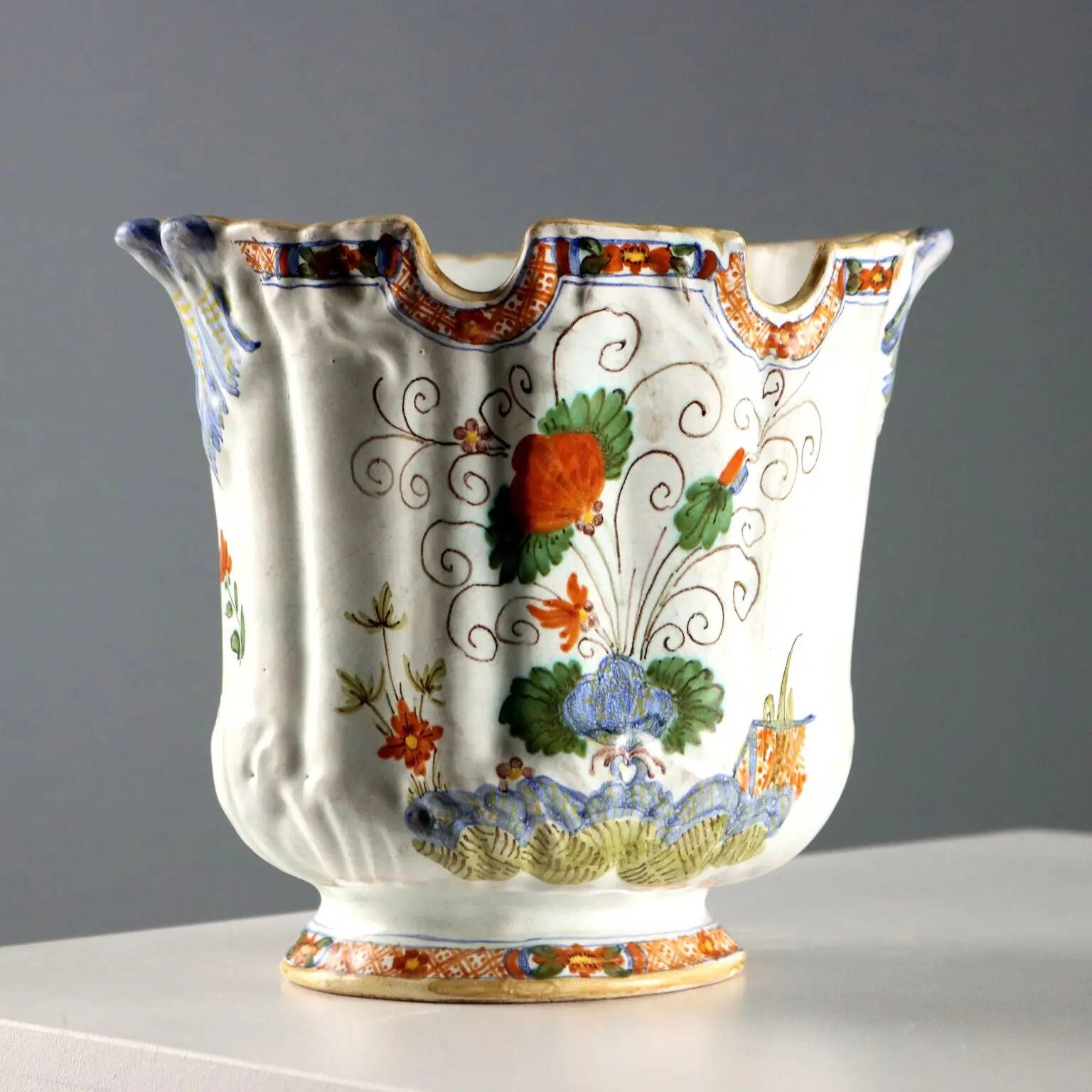 Antique majolica cooler, Manifattura di Faenza, Italy, 19th century