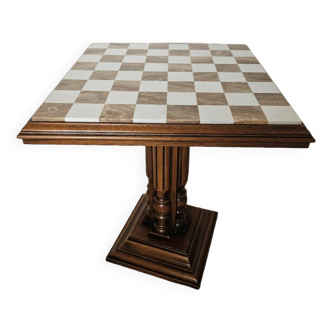 Table d'échecs en onyx sur pied en bois