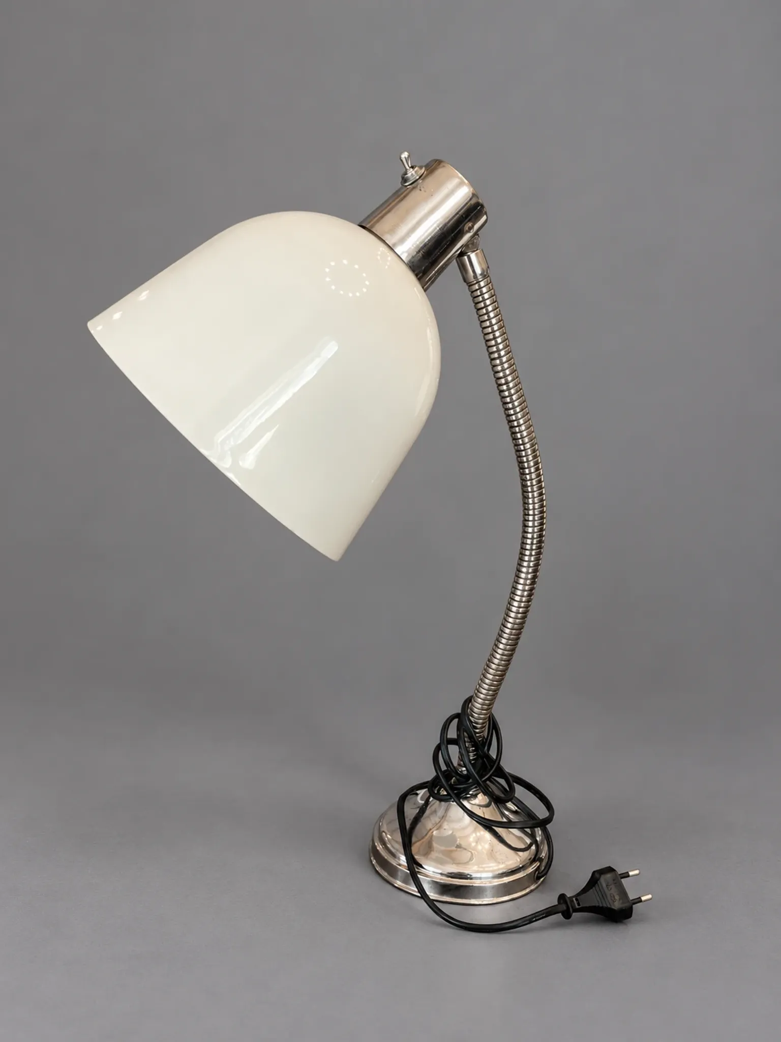 Table lamp with opaline tulip glass