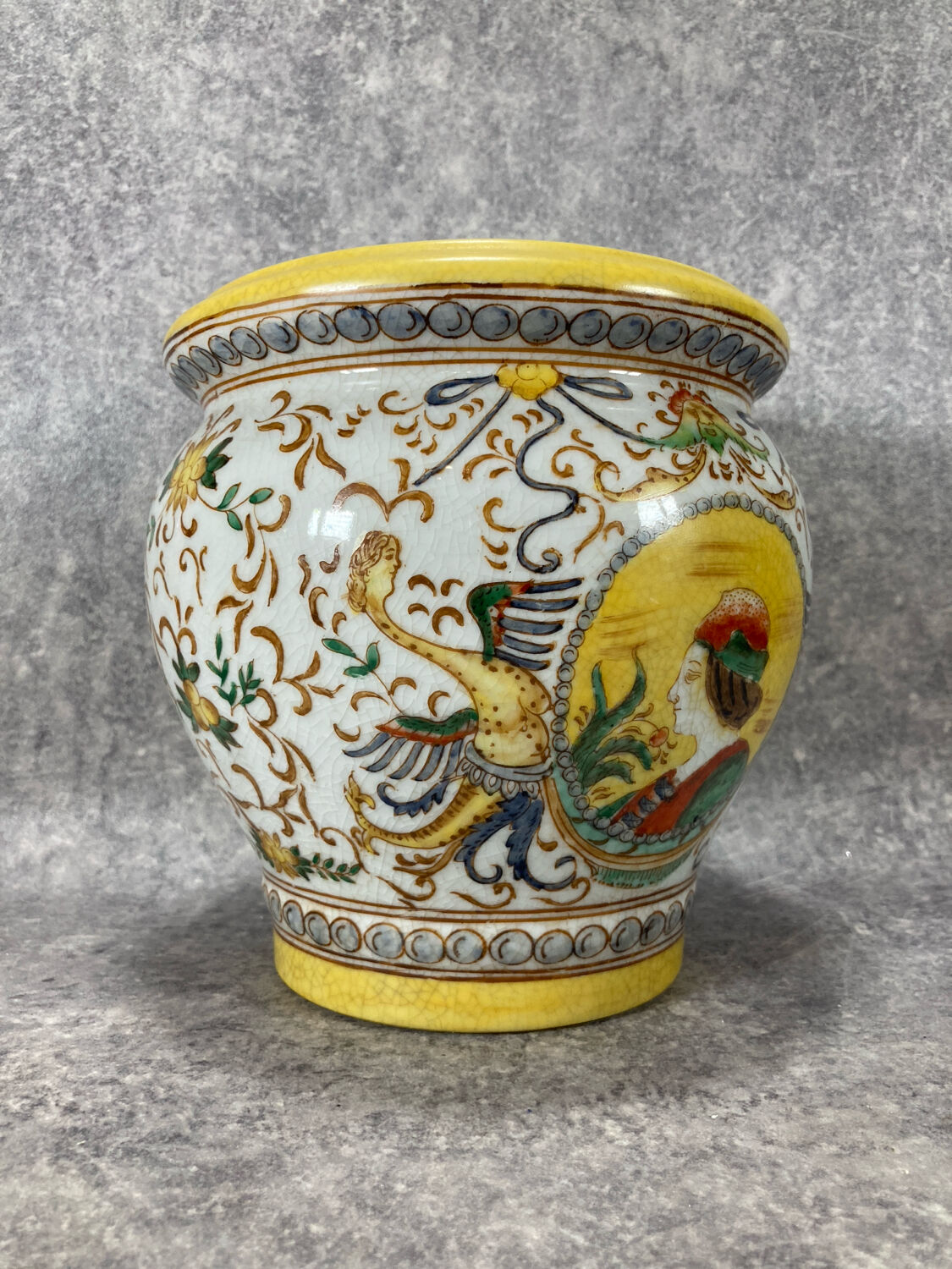 Pot/Cachepot. Italian Renaissance Majolica ceramic. Asiatic style