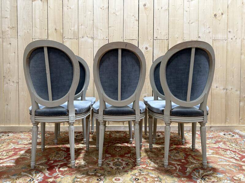 Suite de 6 chaises médaillons de style Louis XVI