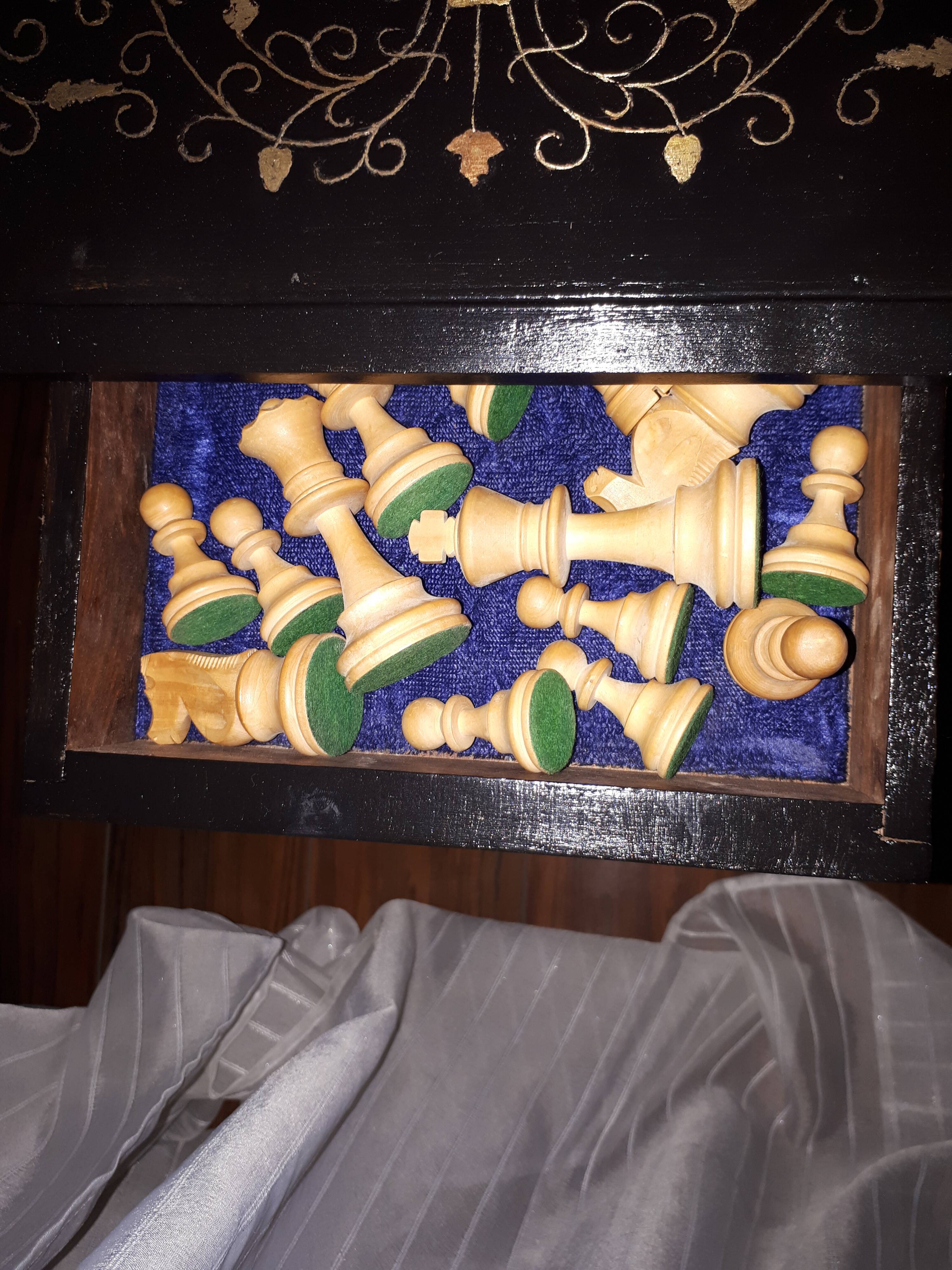 Octagonal chess table marquetry