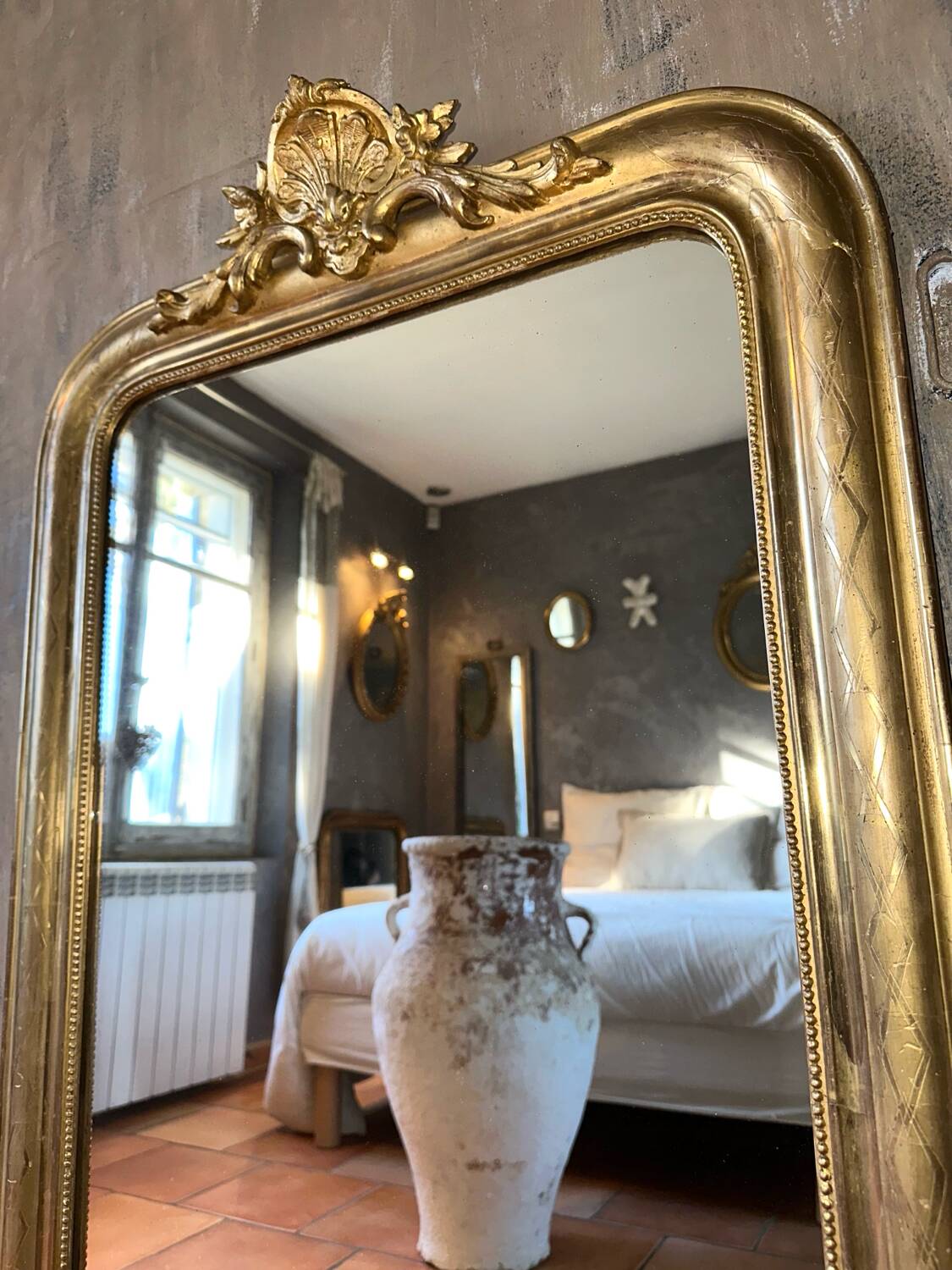 Antique gilded Louis-Philippe mirror, 19th century.