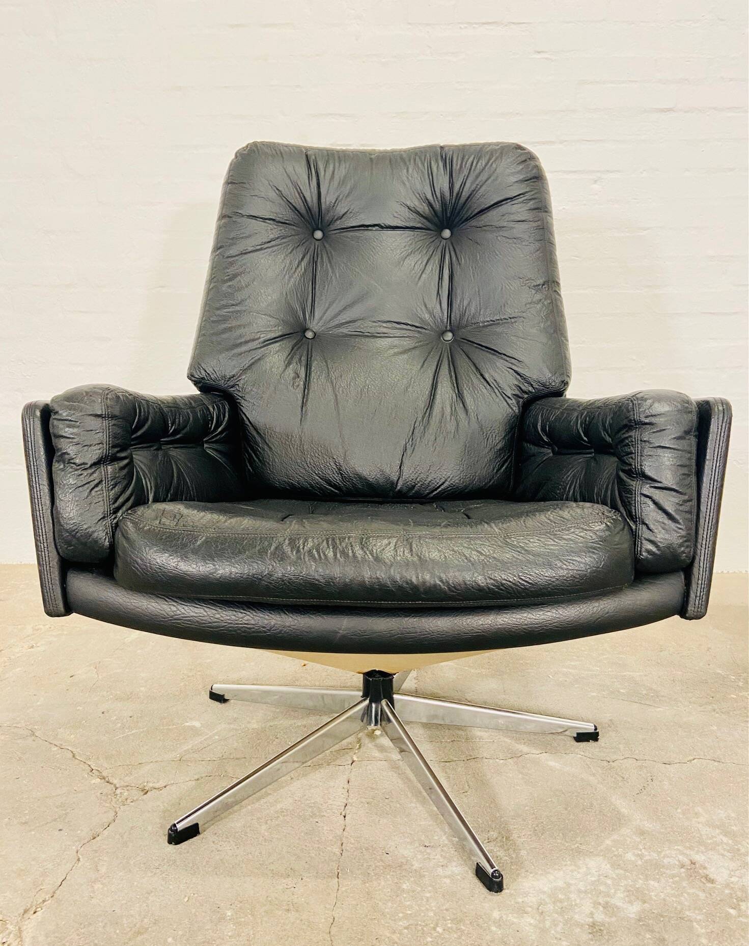 VINTAGE DANISH MID-CENTURY SVEND SKIPPER SWIVEL CHAIR IN BLACK LEATHER