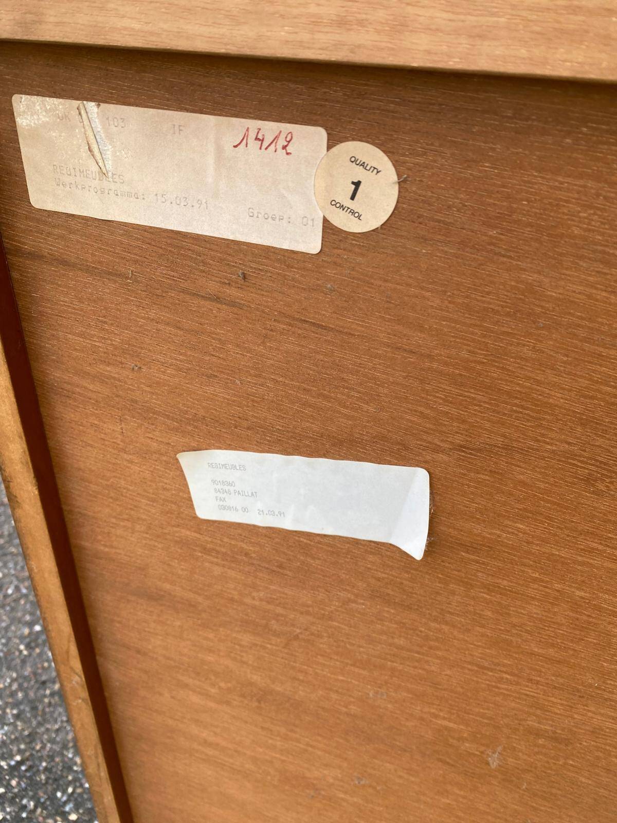 English display cabinet with 2 doors, mahogany imitation, 1990.