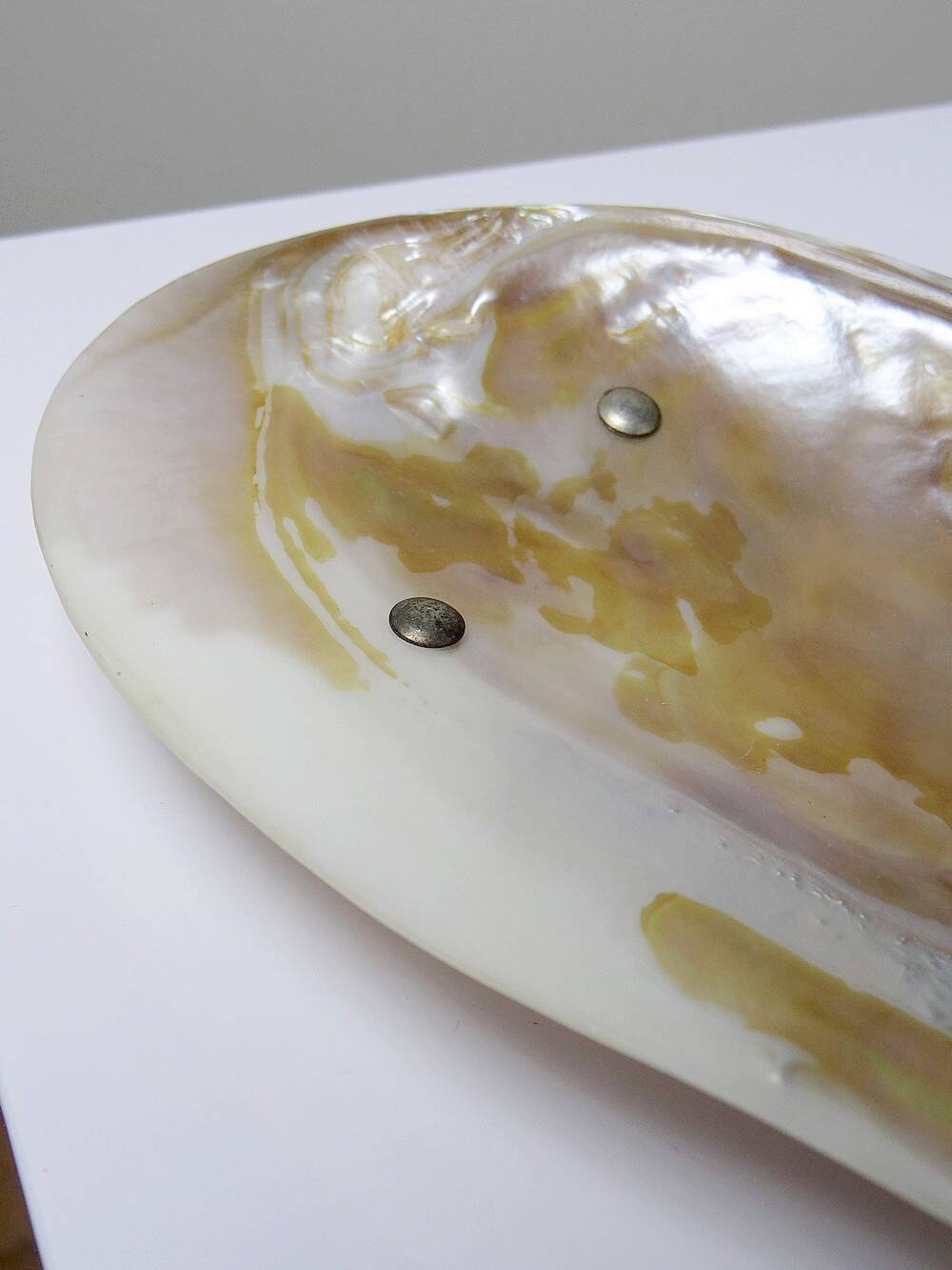 Antique mother-of-pearl tripod bowl emptier with silver metal legs