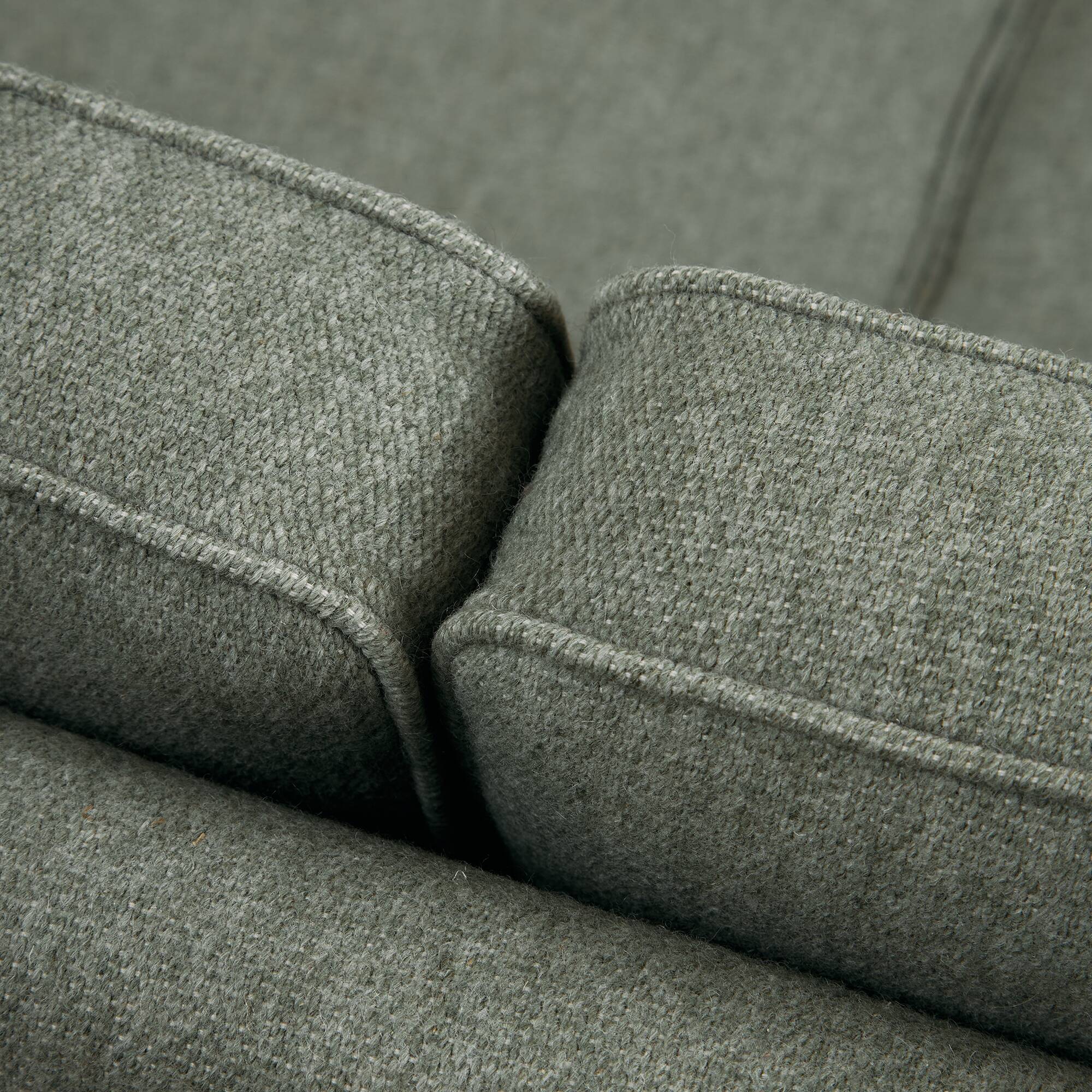 Canapé trois places en bois de cerisier du milieu du siècle