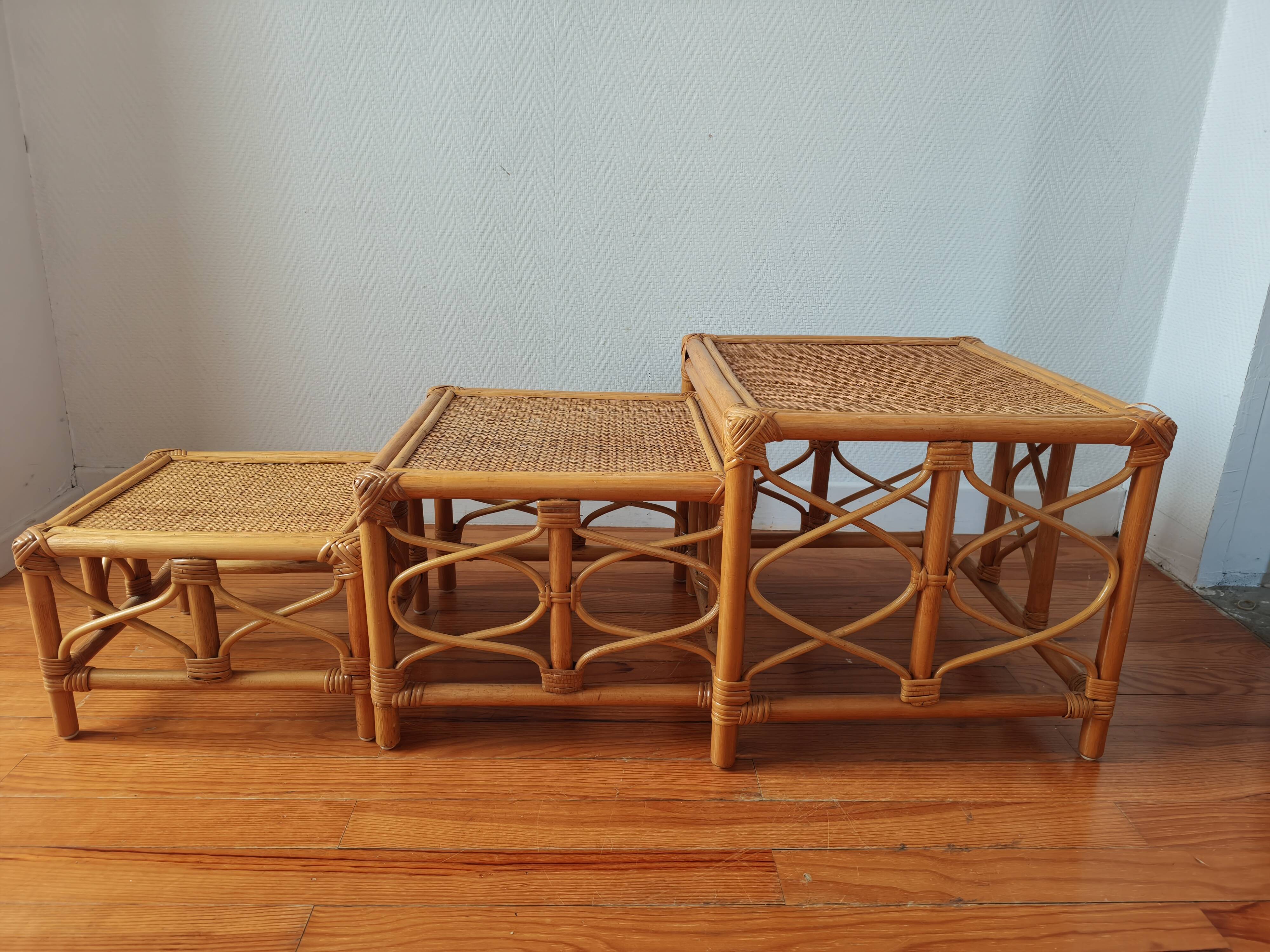 Tables gigognes en rotin et cannage – Esprit Riviera – Vers 1970/80