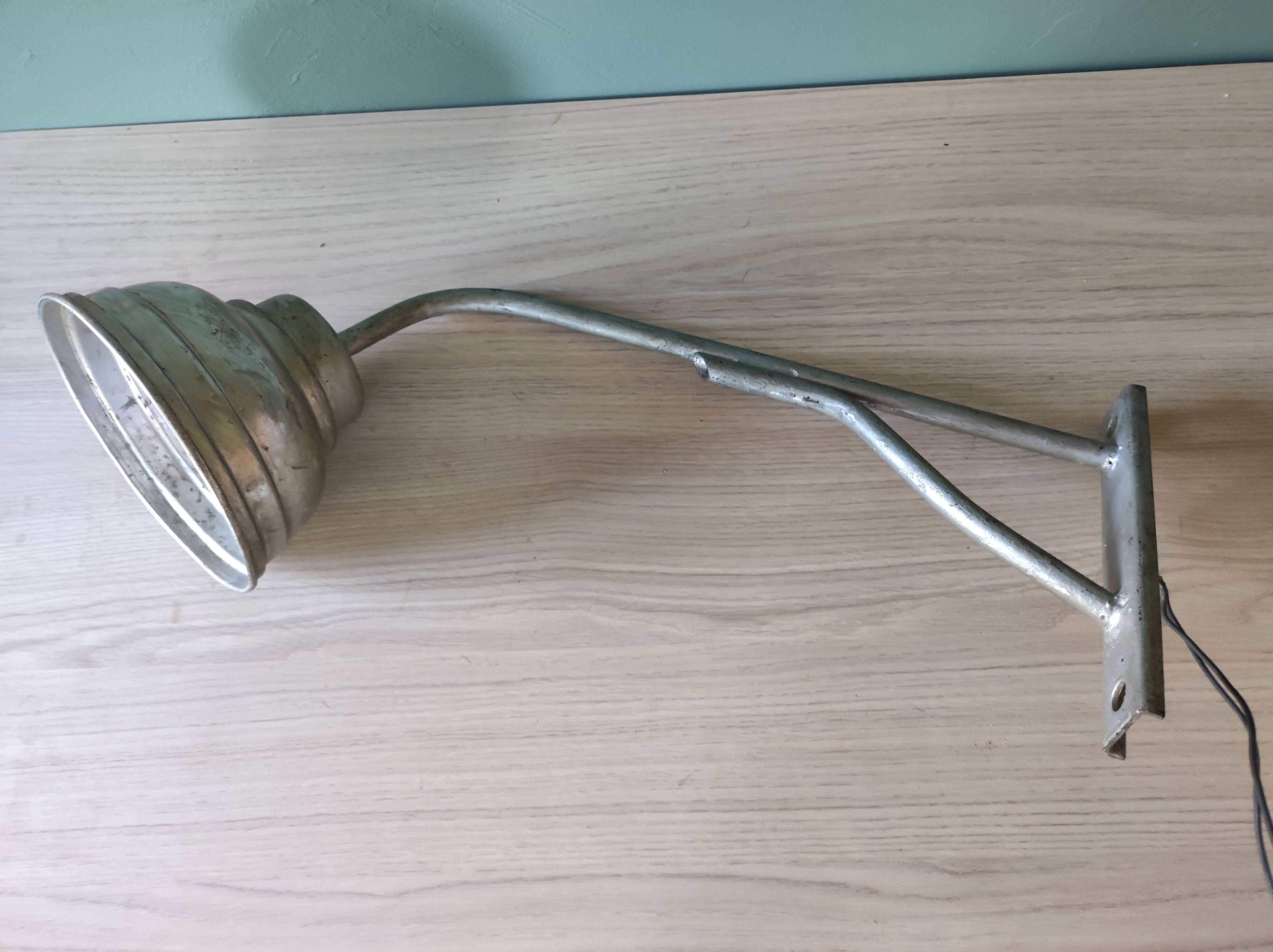 Lamp wall