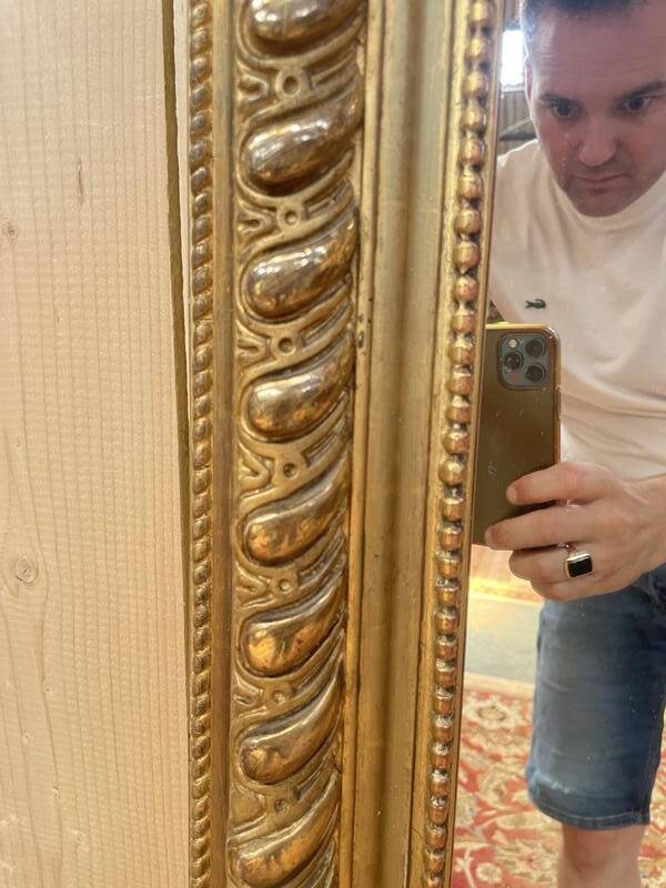 Miroir époque Napoléon III à fronton à la feuille d'or