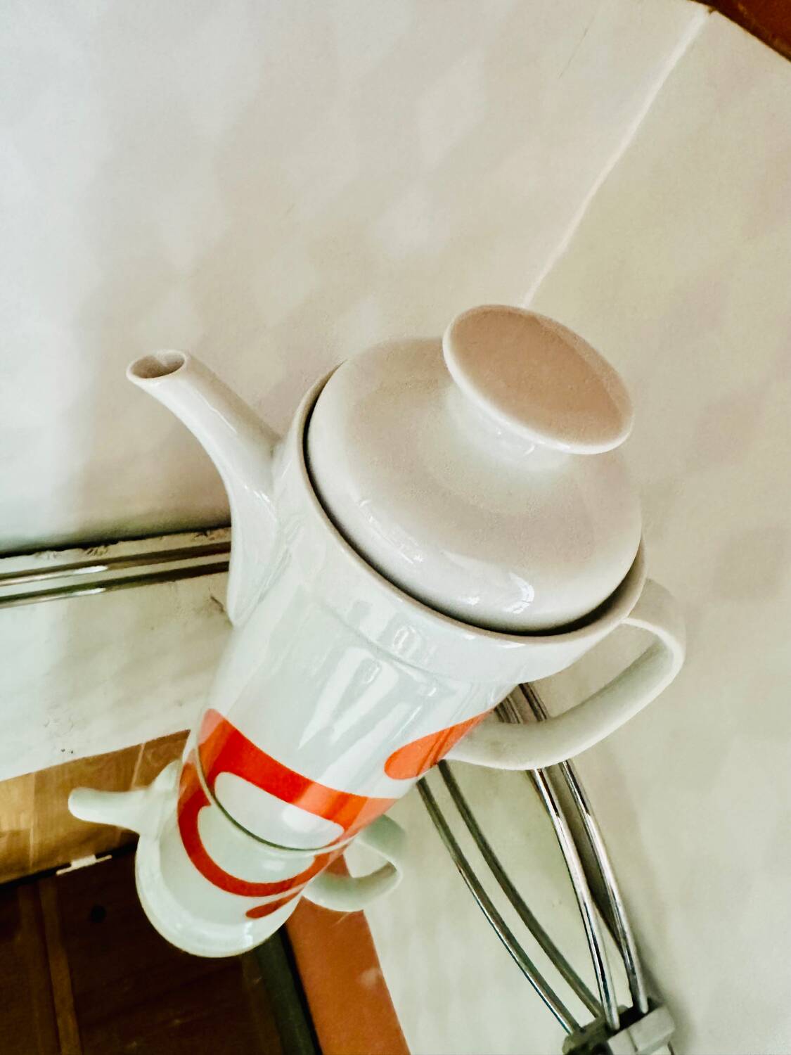 Vintage 60' pop teapot