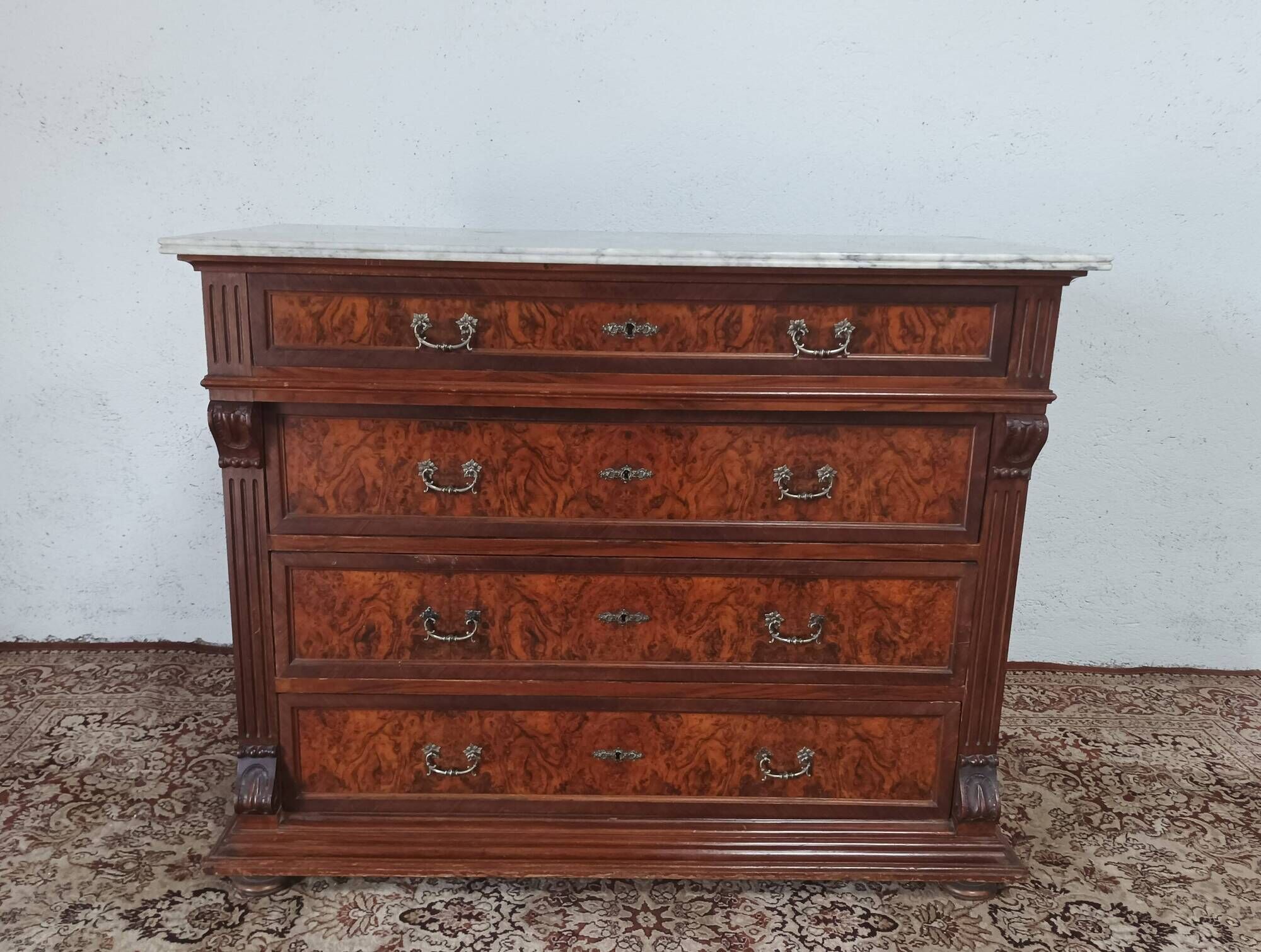 Neo-Renaissance Henri II chest of drawers in walnut burr