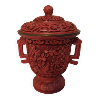 Red lacquered cinnabar urn