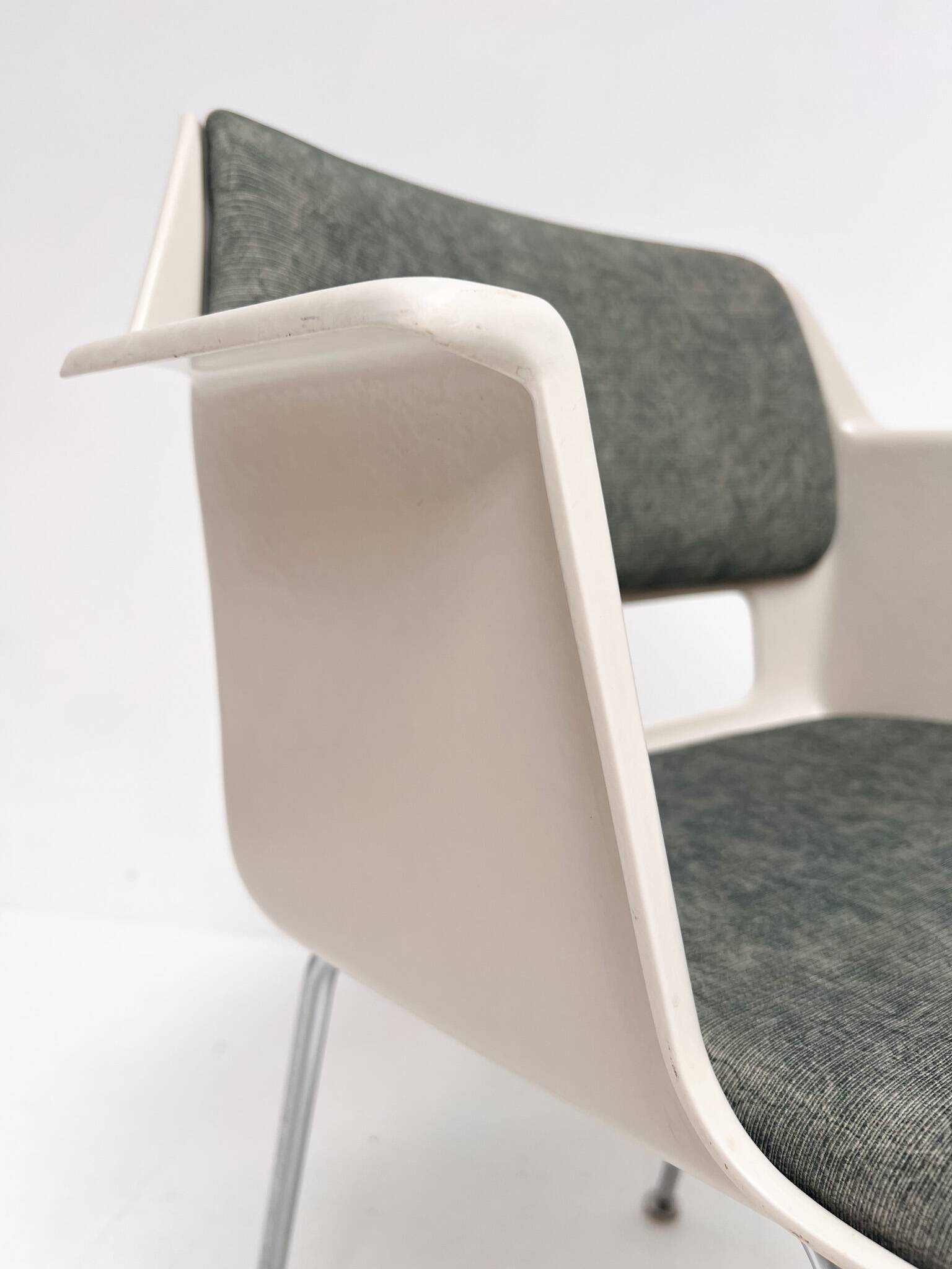 Gispen Model 2225 shell chair by Andre Cordemeijer, 1960s