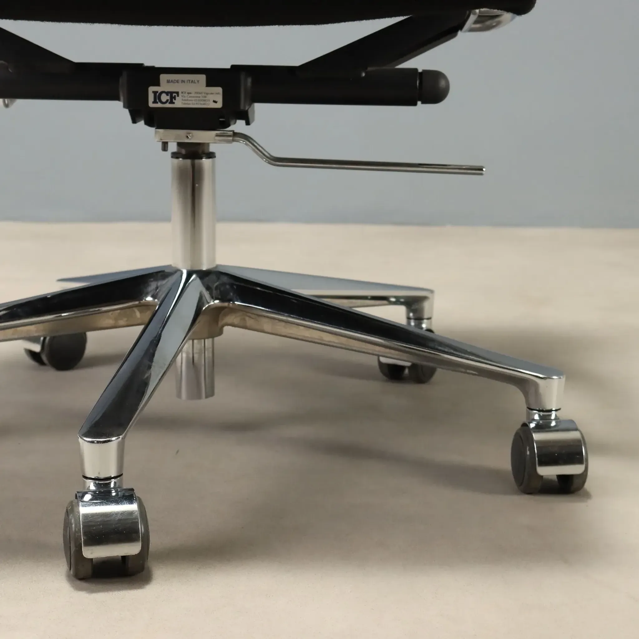 Vintage office chair ICF design Eames aluminium Italy 1970s