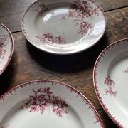 Ensemble de 4 assiettes plates en faïence de Maastricht