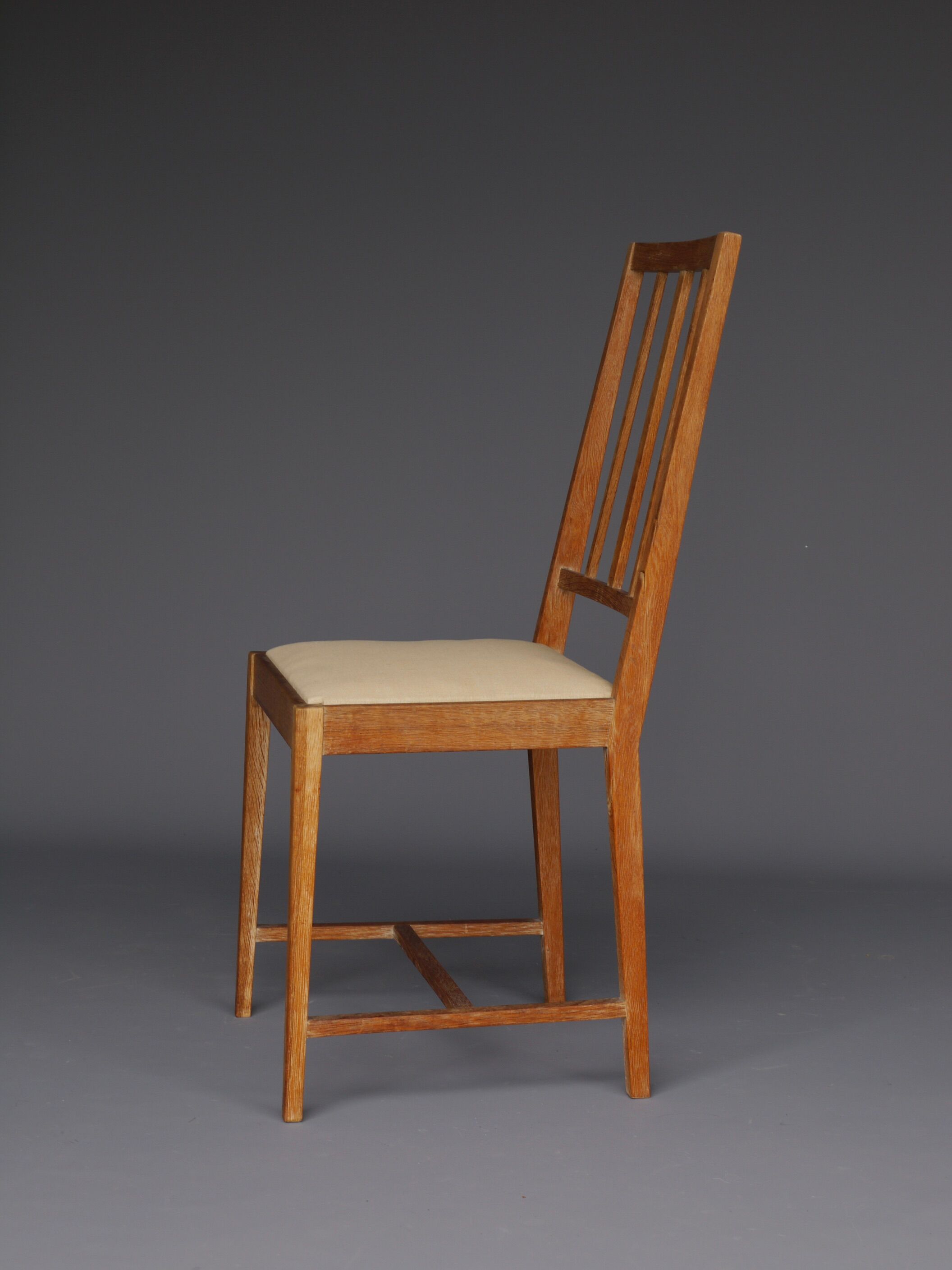English arts & crafts oak side chair. 1930s