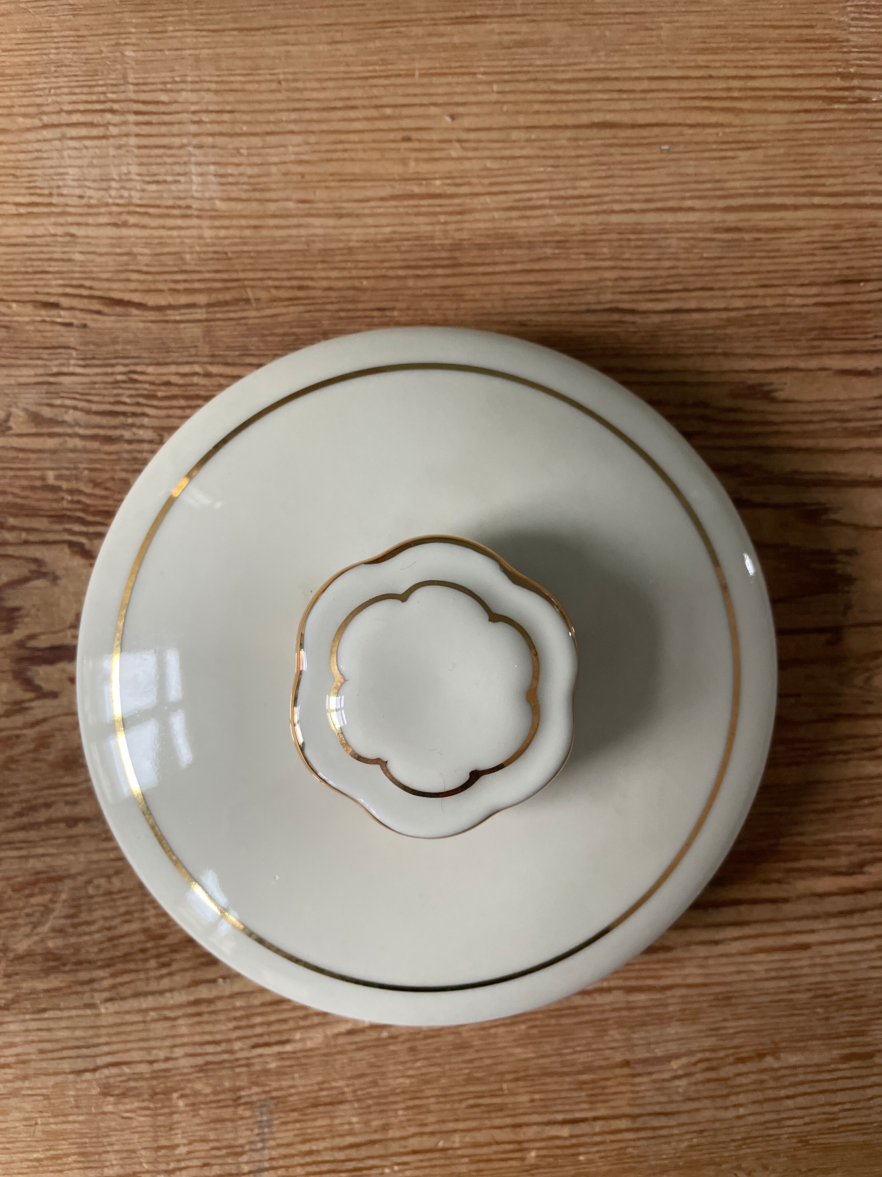 Teapot in Limoges porcelain. Charles Ahrenfeldt House