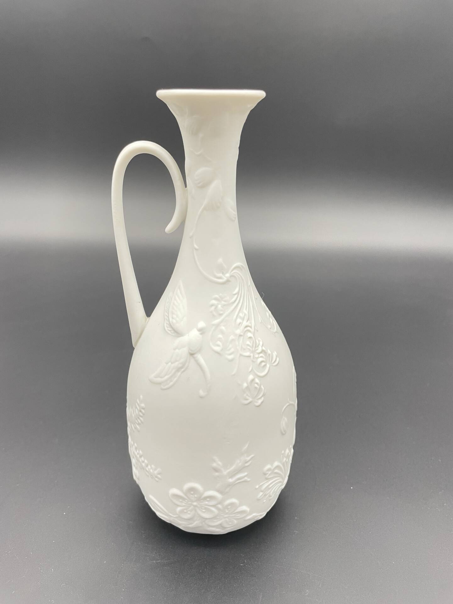 Kaiser 472 ewer vase in white porcelain