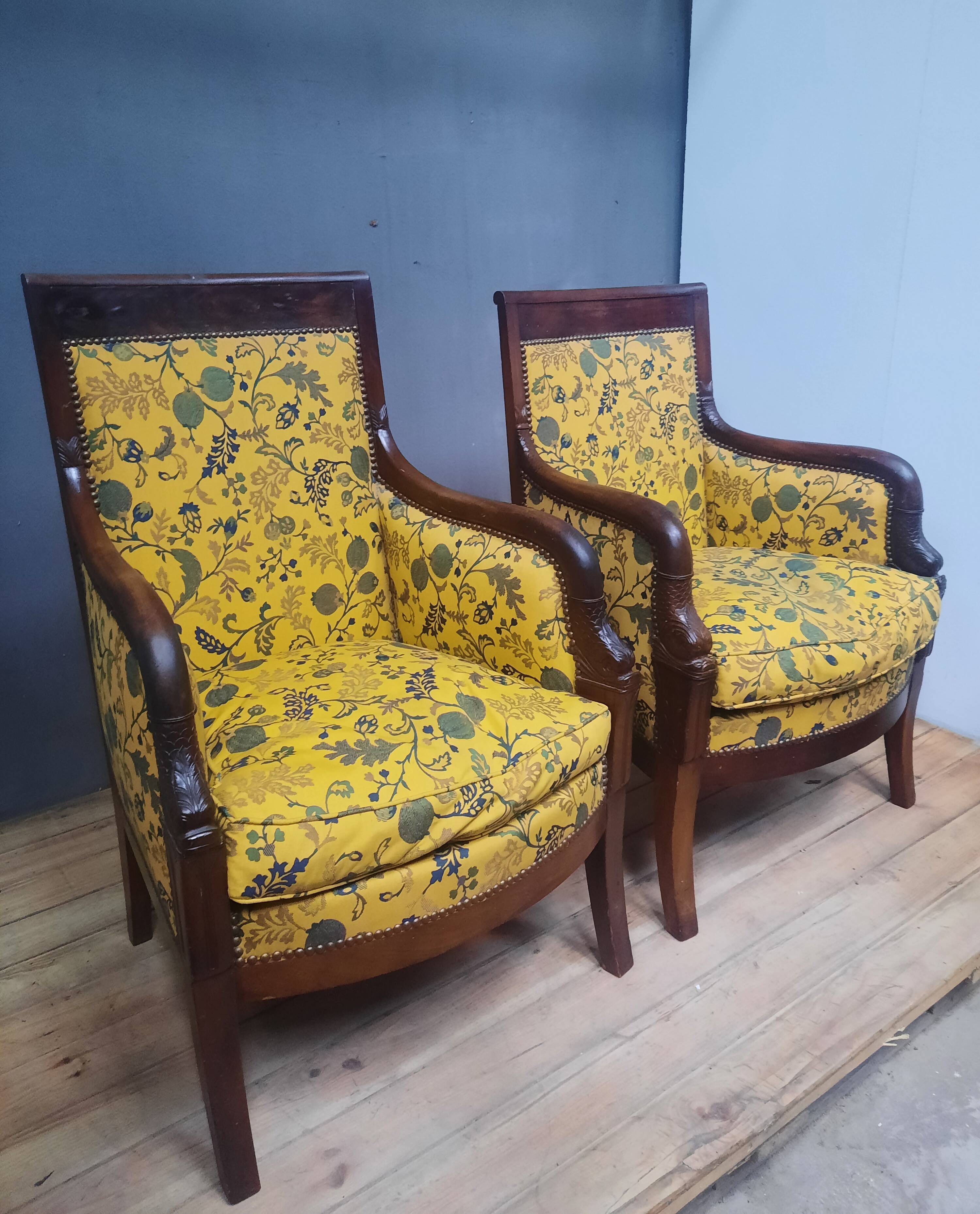 Fake pair of Restoration period shepherdesses