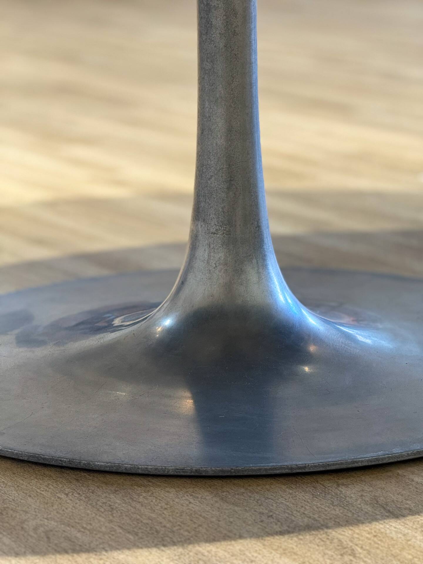 Mid-Century Arkana Round Dining Table in Brazilian Rosewood