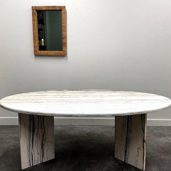 Grande table de salle à manger ovale en marbre Arabescato Rosso italien – années 1970, sculpture sur pierre